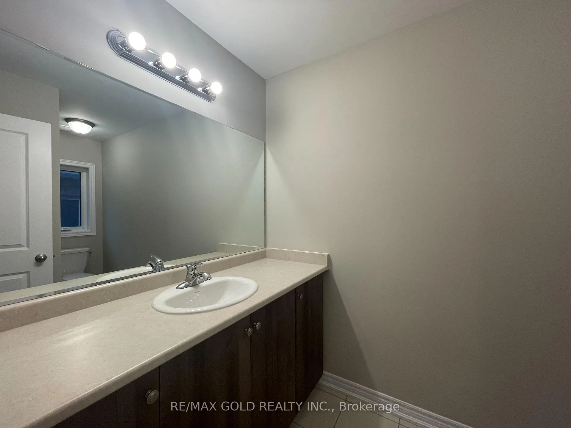 Photo 24 of Unit Upper Lvl, 7 Junior Road, Brampton, Northwest Brampton — HOMEH