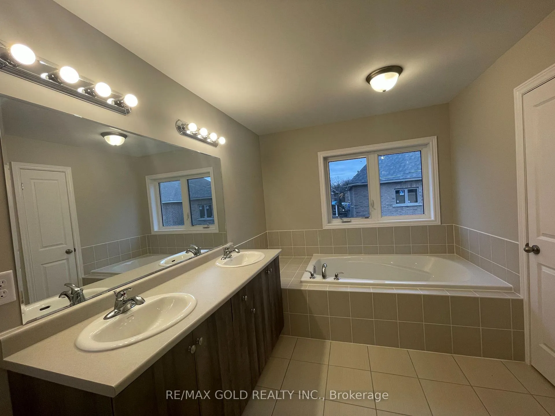 Photo 29 of Unit Upper Lvl, 7 Junior Road, Brampton, Northwest Brampton — HOMEH