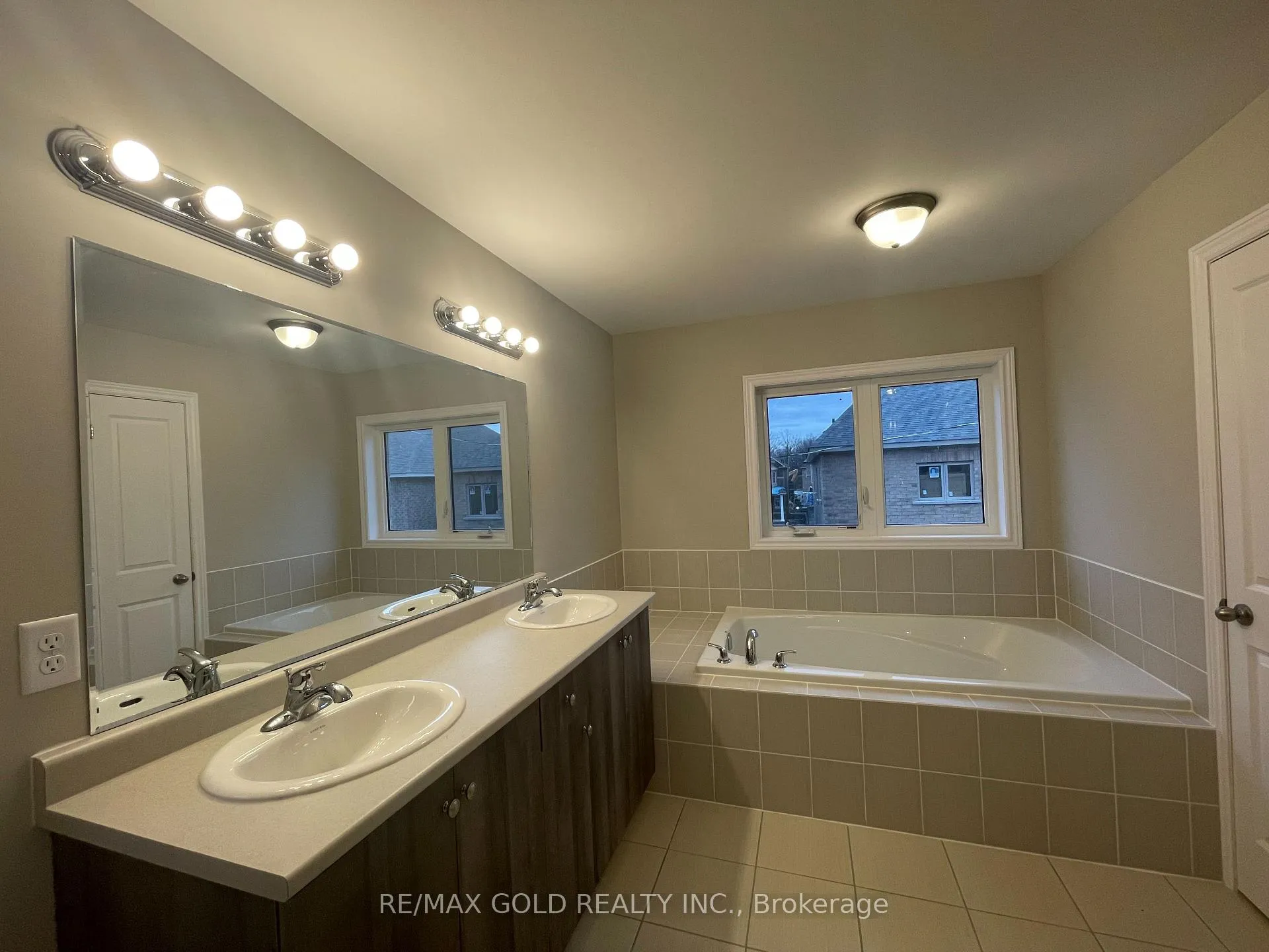 Photo 30 of Unit Upper Lvl, 7 Junior Road, Brampton, Northwest Brampton — HOMEH