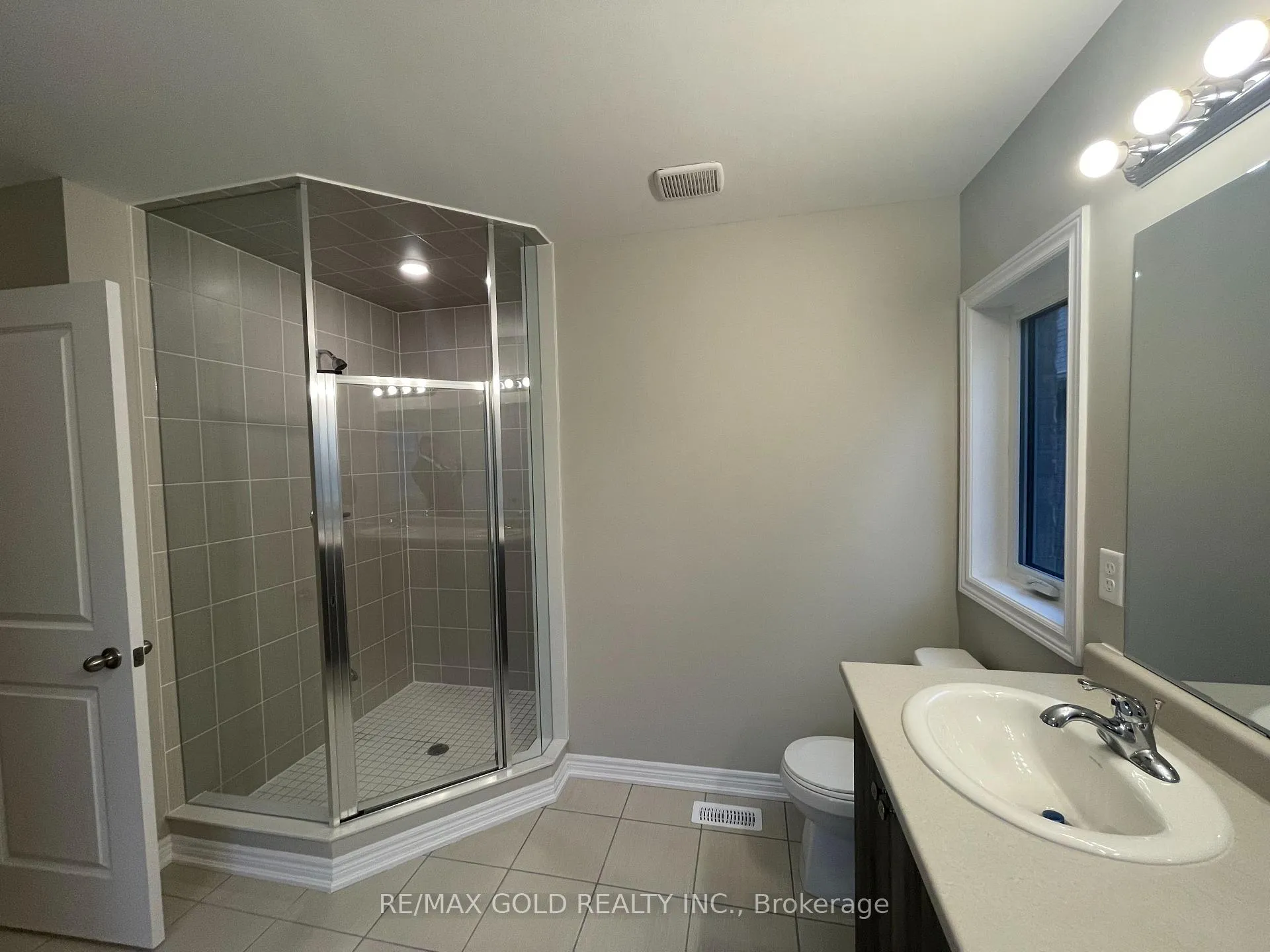 Photo 31 of Unit Upper Lvl, 7 Junior Road, Brampton, Northwest Brampton — HOMEH