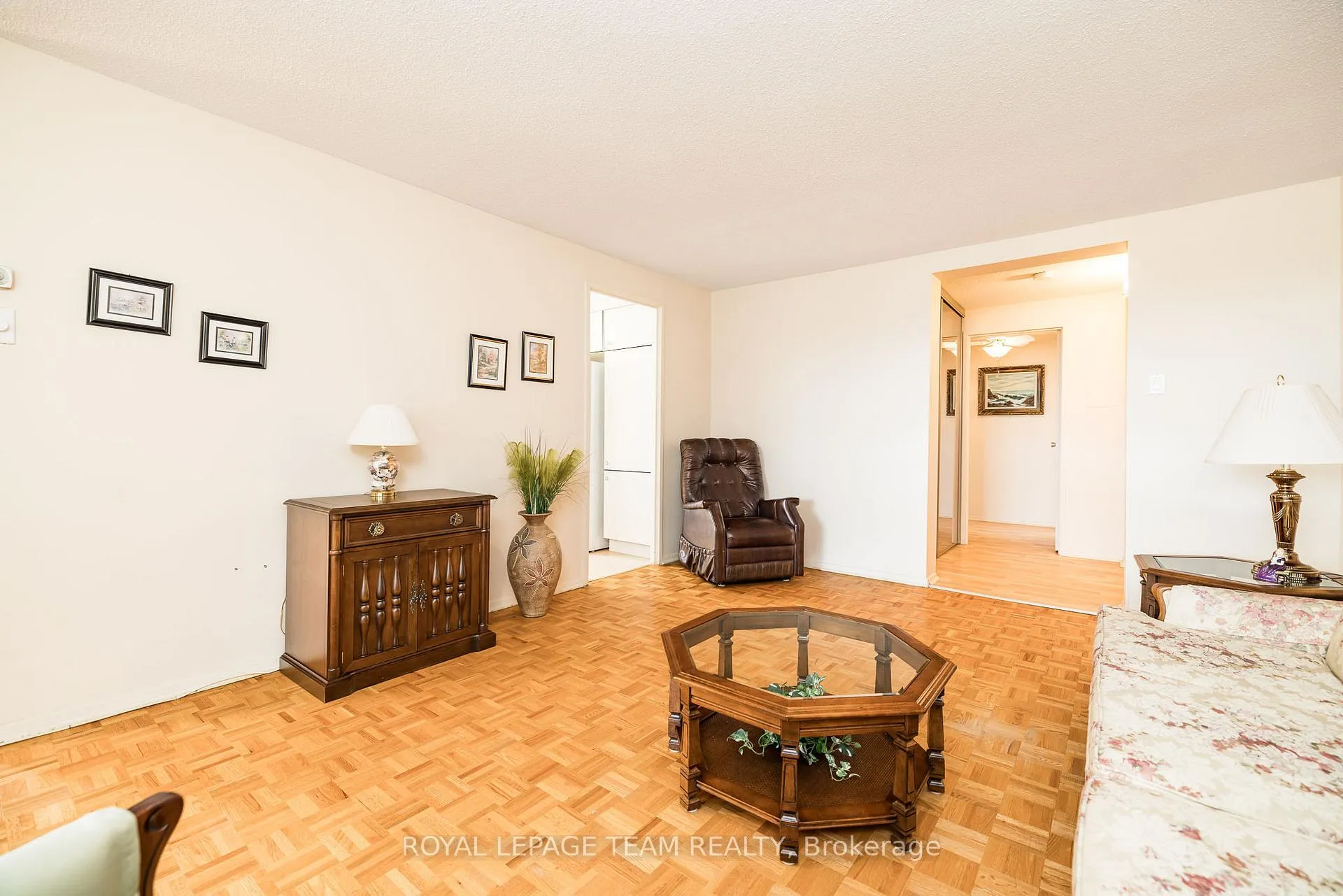 Photo 7 of Unit 701, 1356 Meadowlands Drive E, Ottawa, Borden Farm/Stewart Farm/Carleton Heights/Parkwood Hills — HOMEH