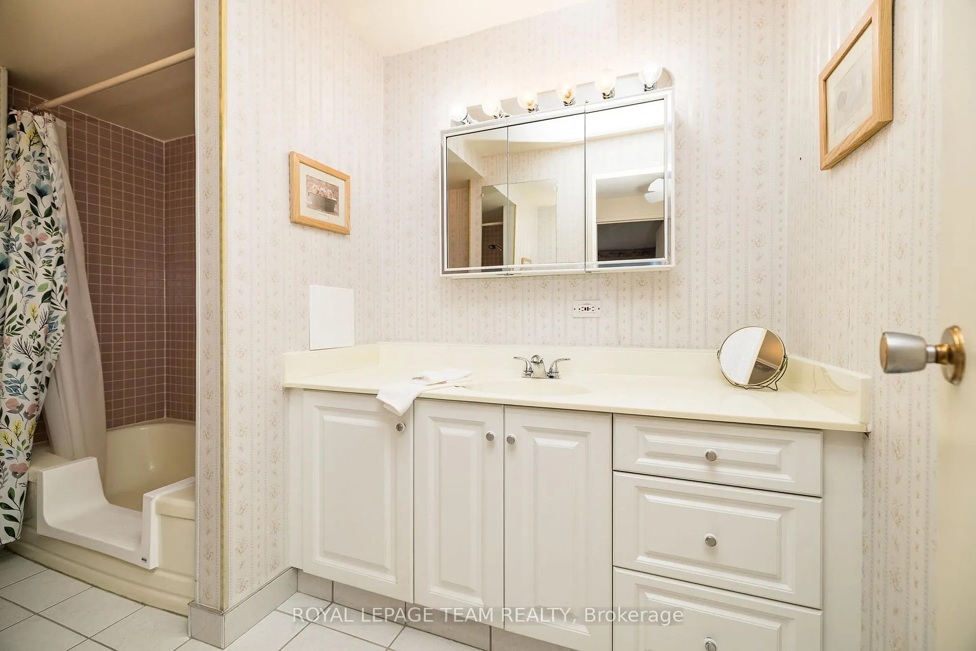 Photo 21 of Unit 701, 1356 Meadowlands Drive E, Ottawa, Borden Farm/Stewart Farm/Carleton Heights/Parkwood Hills — HOMEH