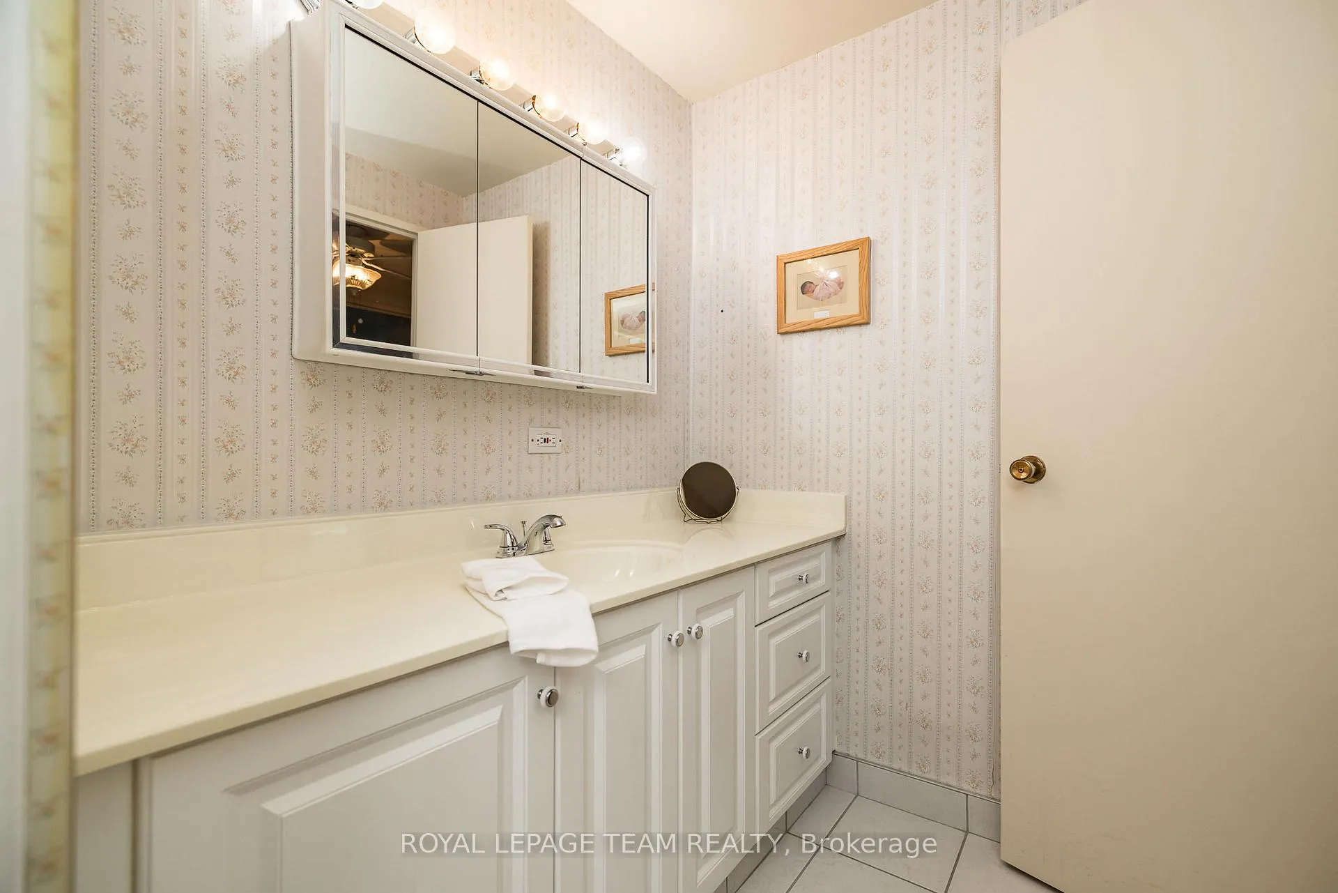 Photo 22 of Unit 701, 1356 Meadowlands Drive E, Ottawa, Borden Farm/Stewart Farm/Carleton Heights/Parkwood Hills — HOMEH