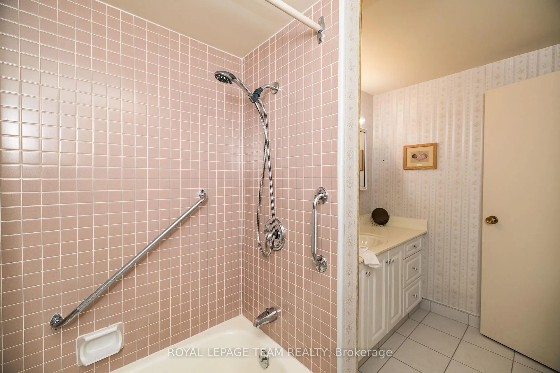 Photo 23 of Unit 701, 1356 Meadowlands Drive E, Ottawa, Borden Farm/Stewart Farm/Carleton Heights/Parkwood Hills — HOMEH
