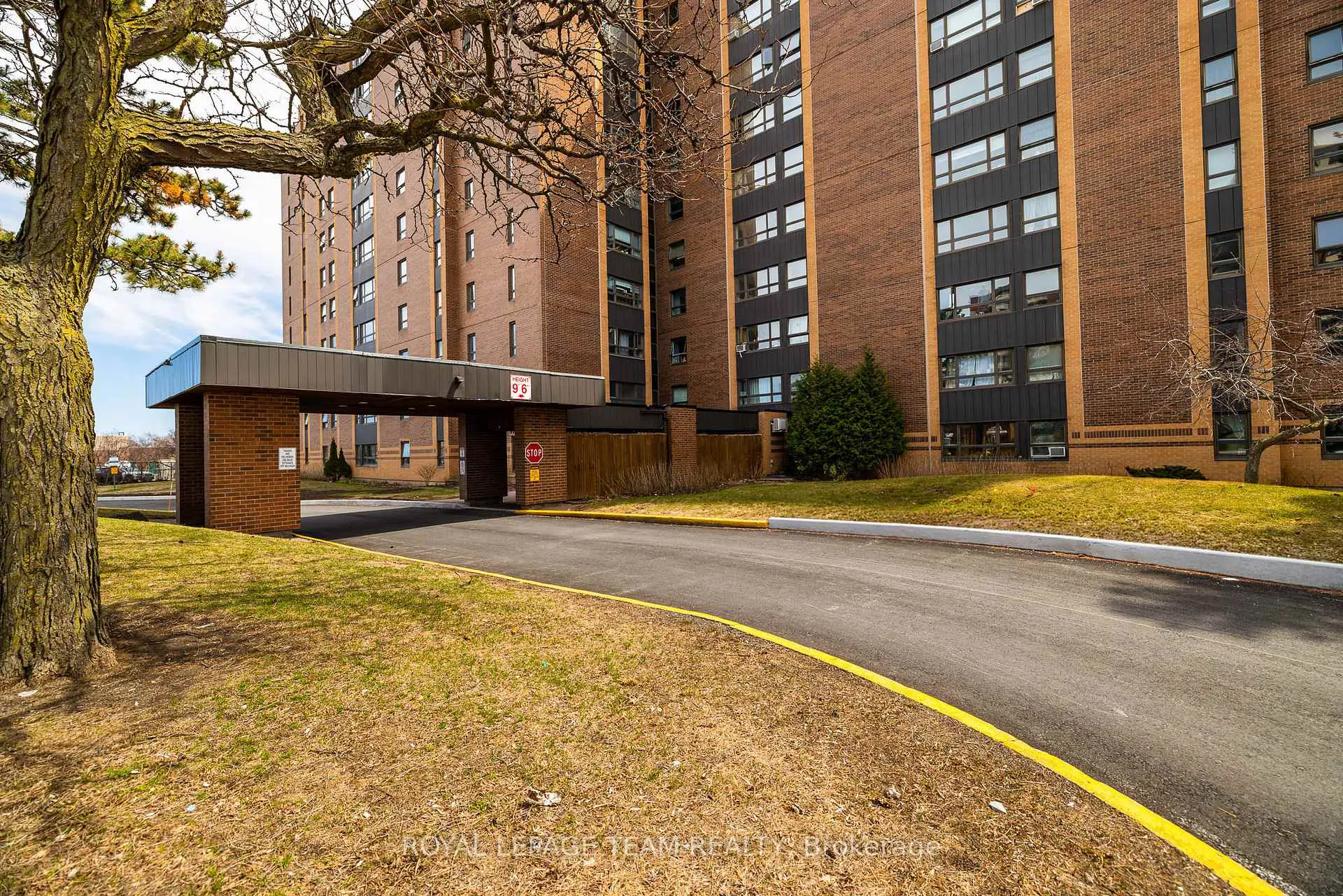 Photo 32 of Unit 701, 1356 Meadowlands Drive E, Ottawa, Borden Farm/Stewart Farm/Carleton Heights/Parkwood Hills — HOMEH