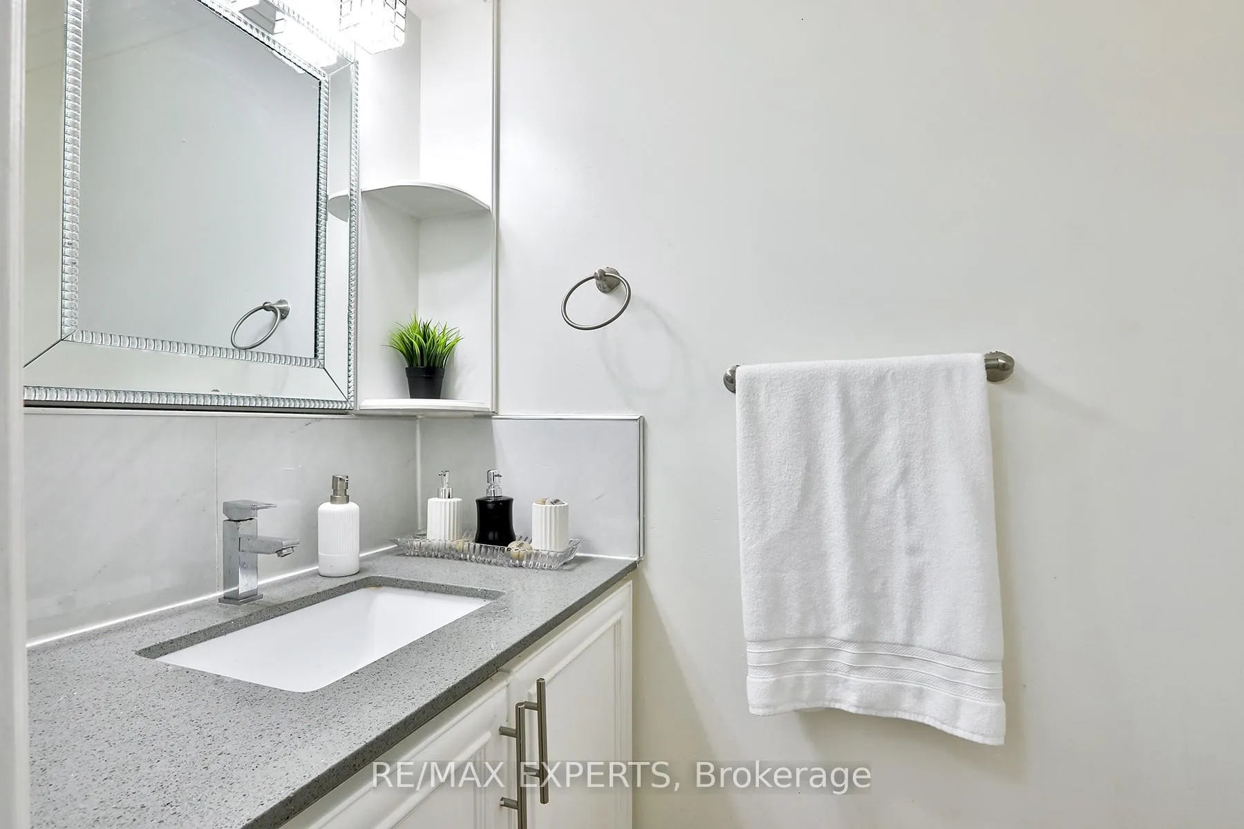 Photo 5 of 16 Hetherington Place, Brampton, Central Park — HOMEH
