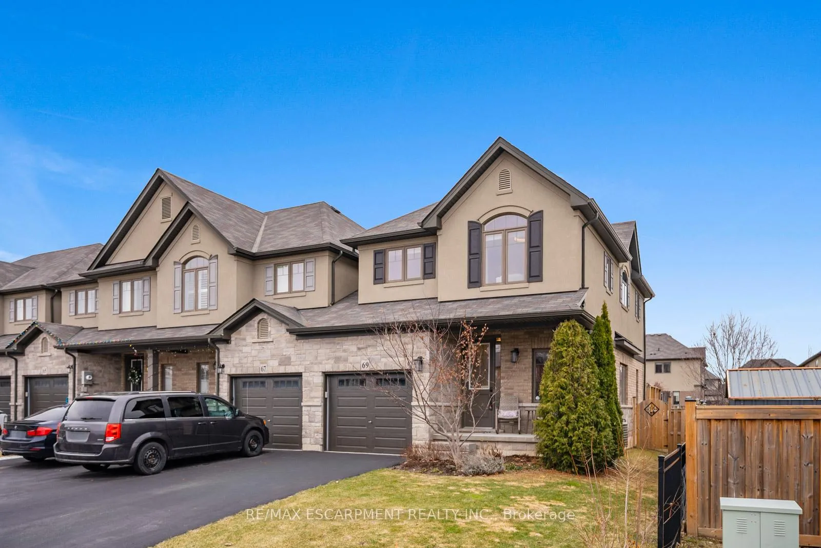 Photo 2 of 69 John Frederick Drive, Hamilton, Meadowlands — HOMEH