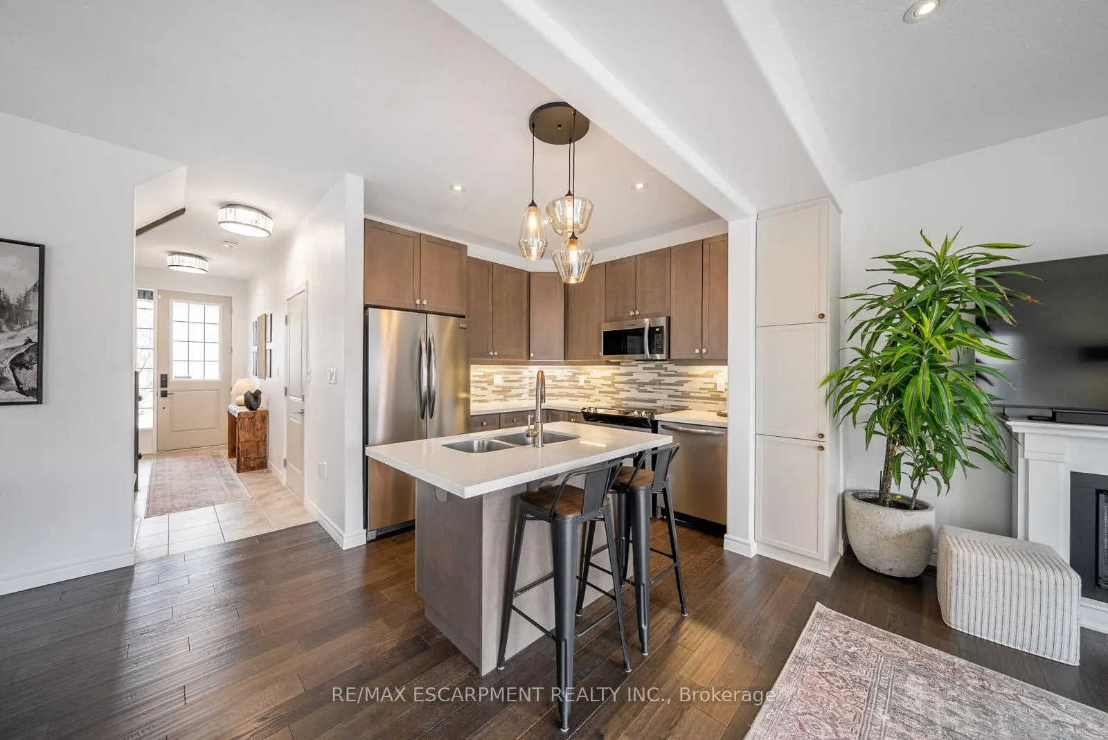 Photo 10 of 69 John Frederick Drive, Hamilton, Meadowlands — HOMEH