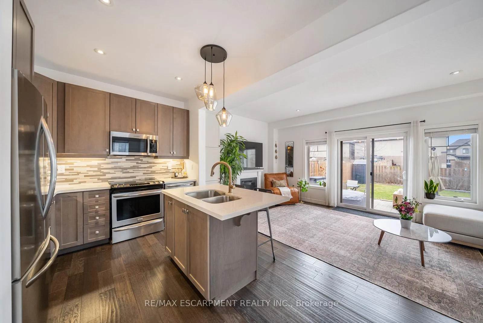 Photo 14 of 69 John Frederick Drive, Hamilton, Meadowlands — HOMEH