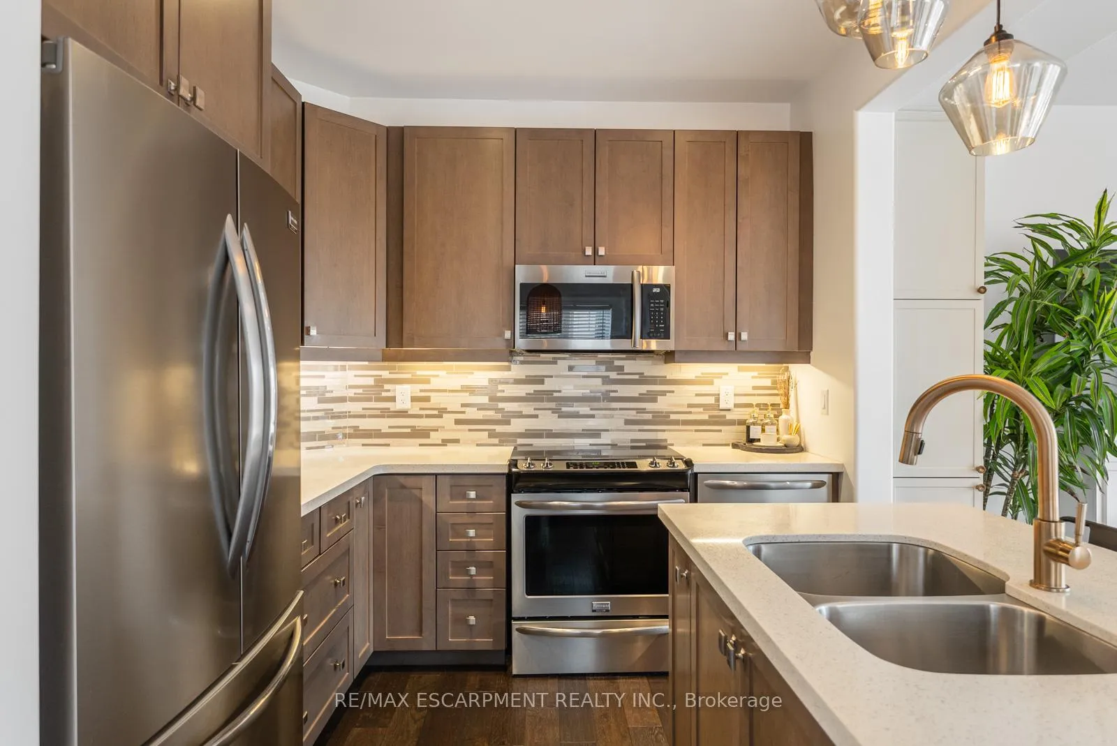 Photo 15 of 69 John Frederick Drive, Hamilton, Meadowlands — HOMEH