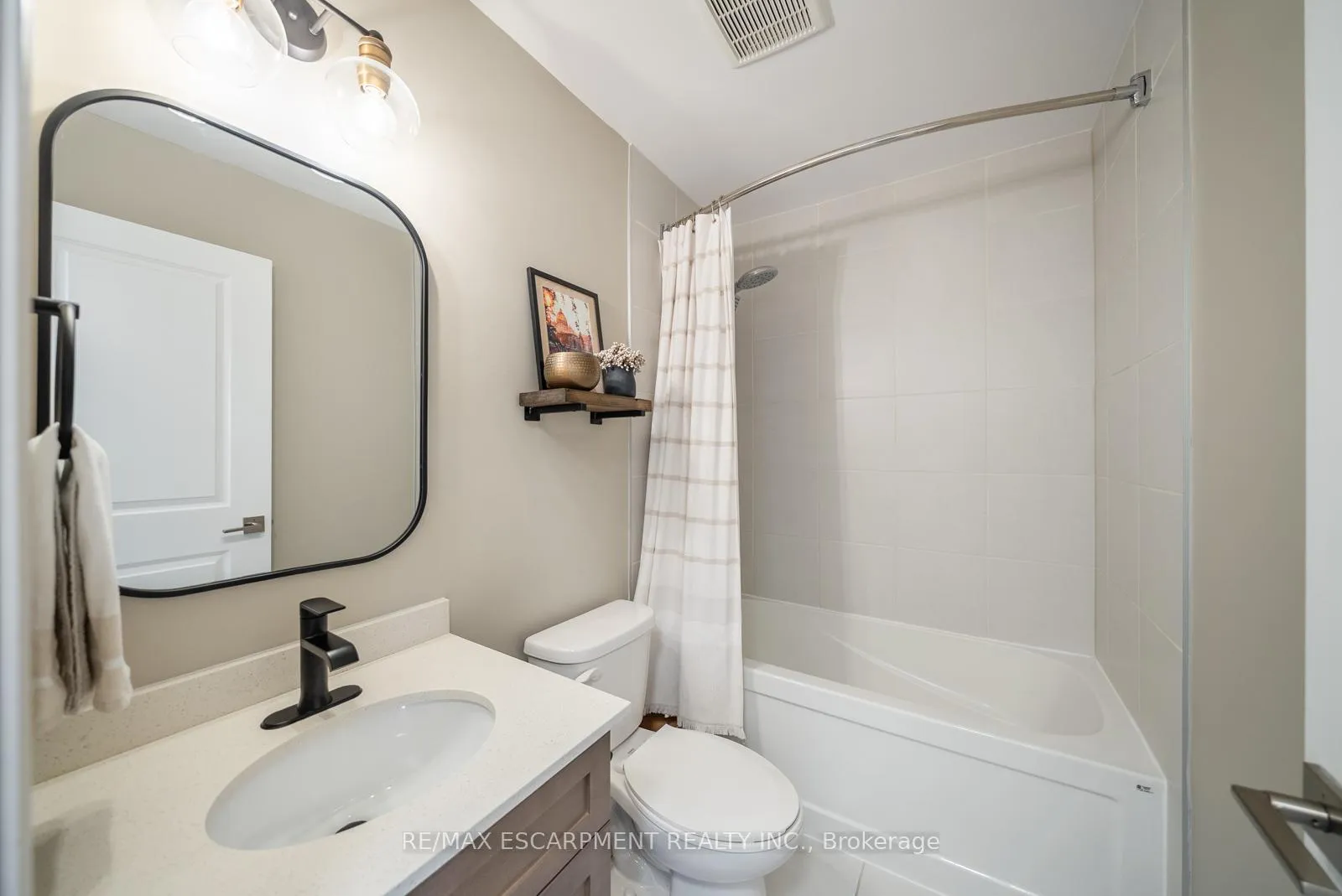 Photo 31 of 69 John Frederick Drive, Hamilton, Meadowlands — HOMEH