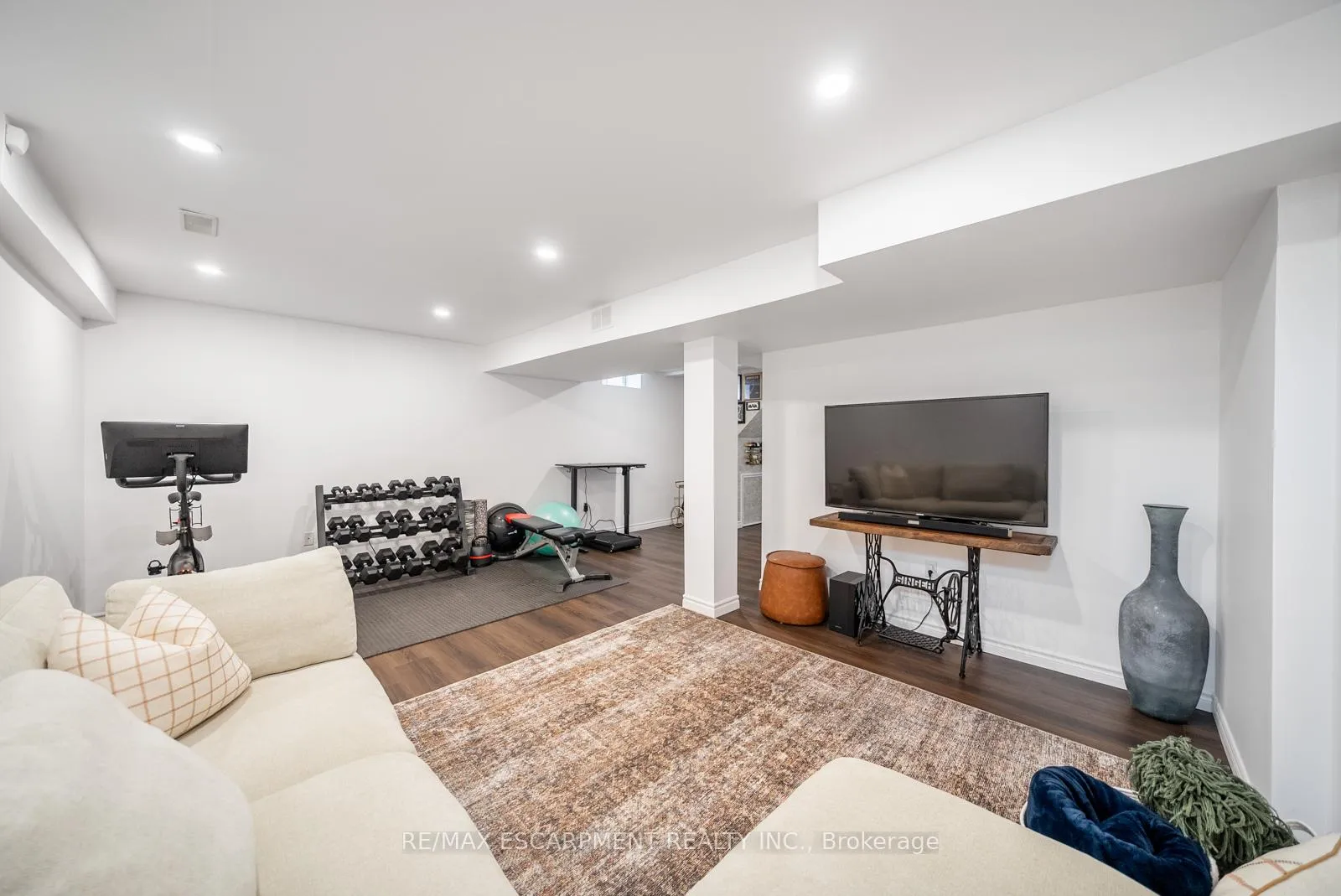 Photo 43 of 69 John Frederick Drive, Hamilton, Meadowlands — HOMEH