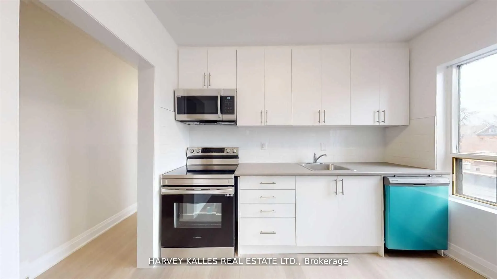 Photo 5 of Unit 7, 98 Northcliffe Boulevard, Toronto, Oakwood Village — HOMEH