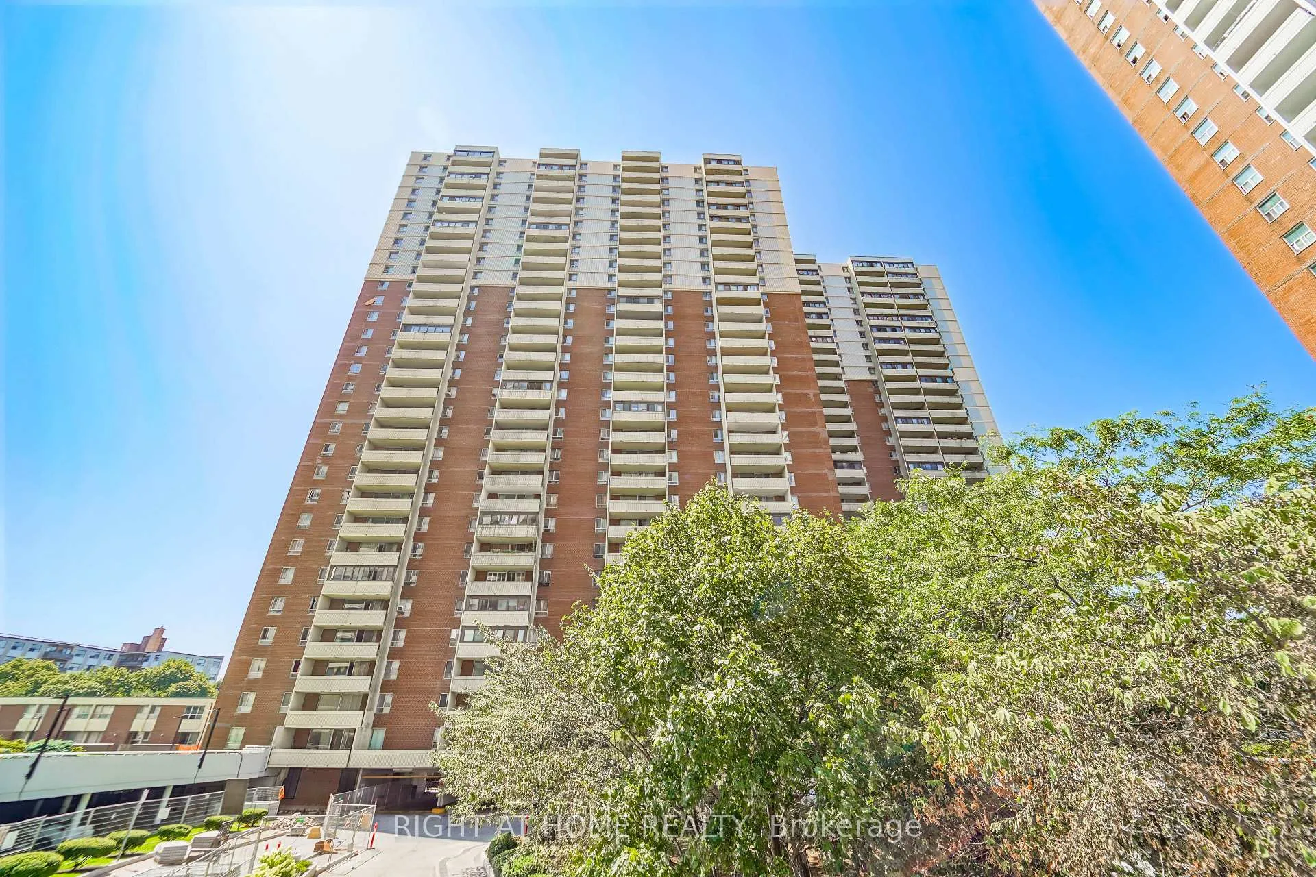 Photo 3 of Unit 1611, 1 Massey Square, Toronto, Crescent Town — HOMEH