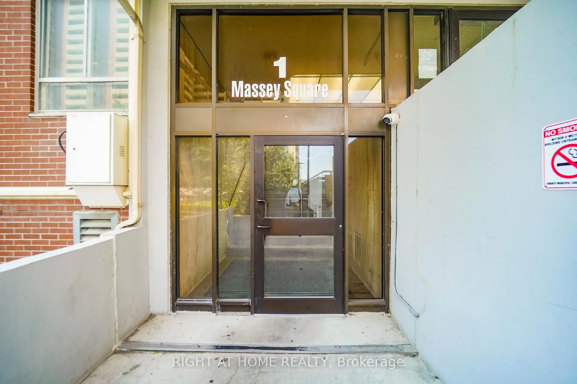 Photo 4 of Unit 1611, 1 Massey Square, Toronto, Crescent Town — HOMEH