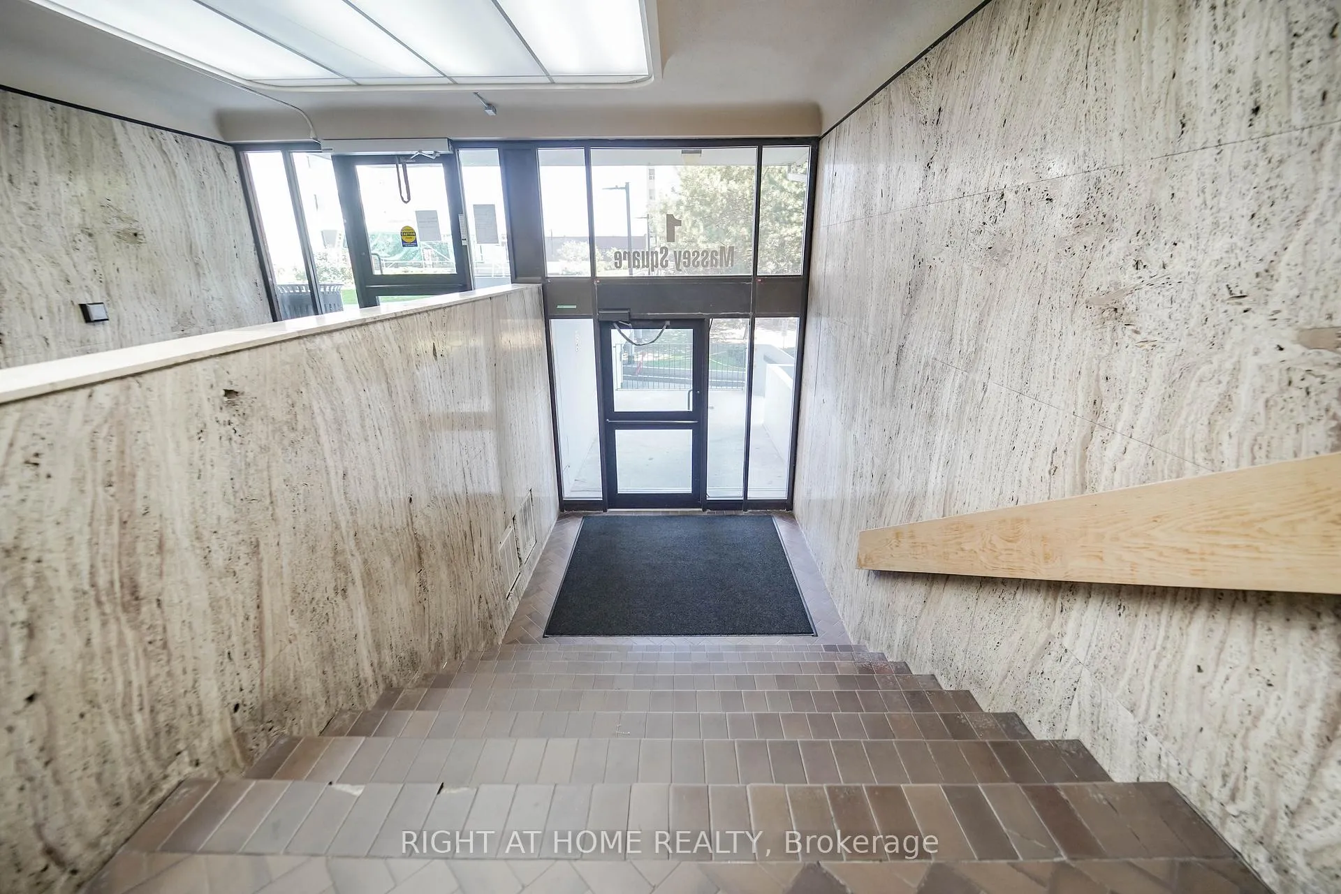 Photo 5 of Unit 1611, 1 Massey Square, Toronto, Crescent Town — HOMEH