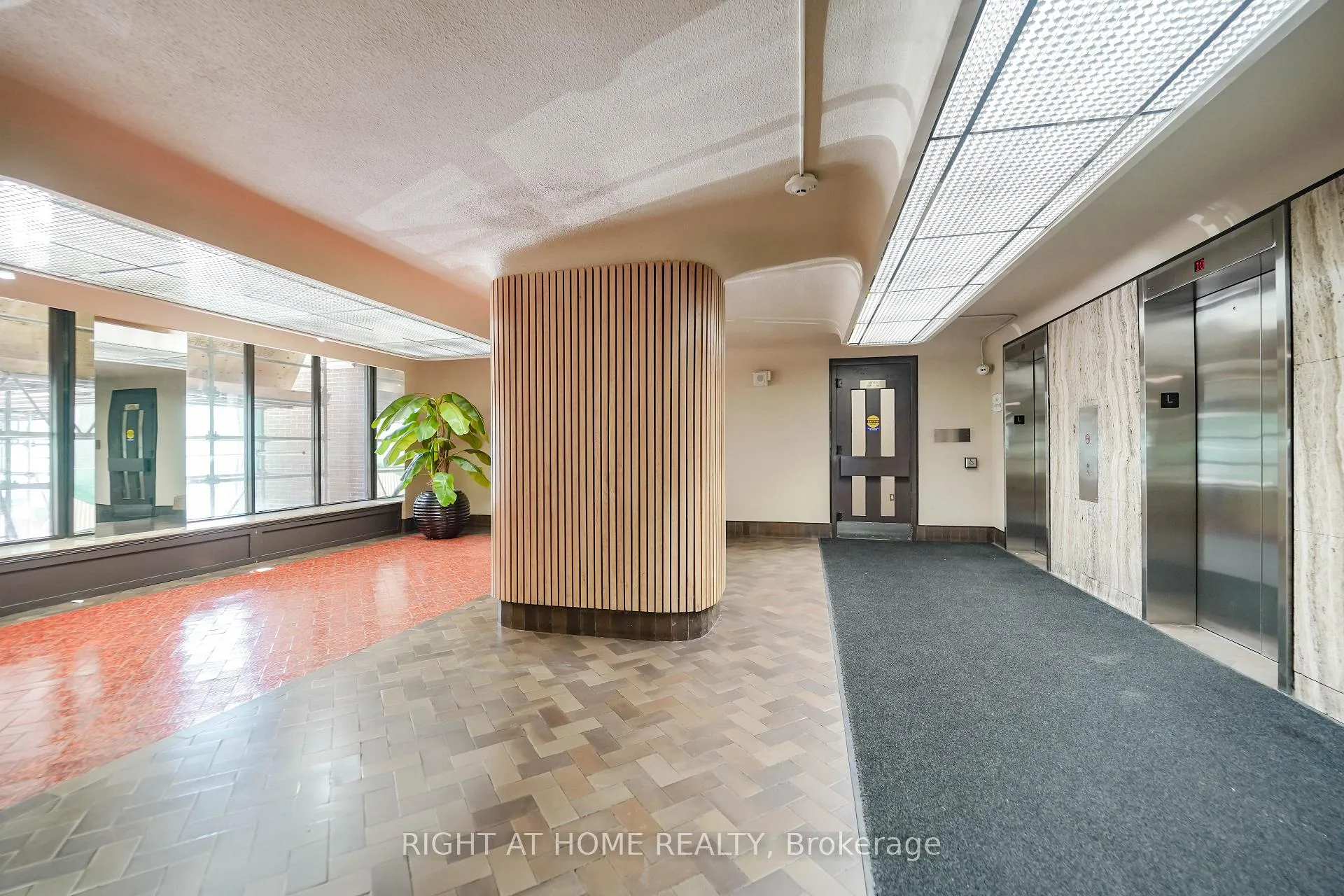 Photo 7 of Unit 1611, 1 Massey Square, Toronto, Crescent Town — HOMEH