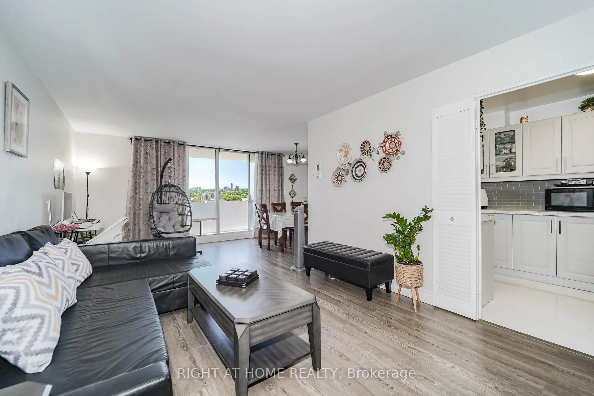 Photo 12 of Unit 1611, 1 Massey Square, Toronto, Crescent Town — HOMEH