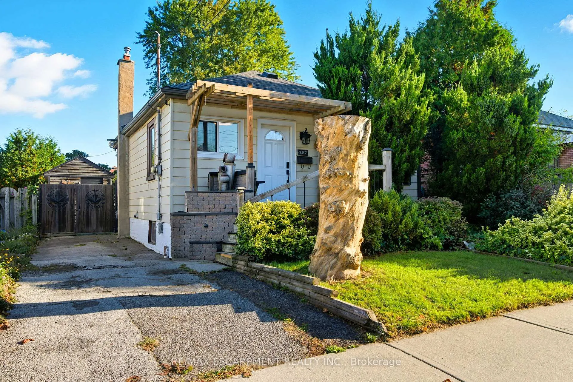 Photo 3 of 267 Thayer Avenue, Hamilton, Inch Park — HOMEH