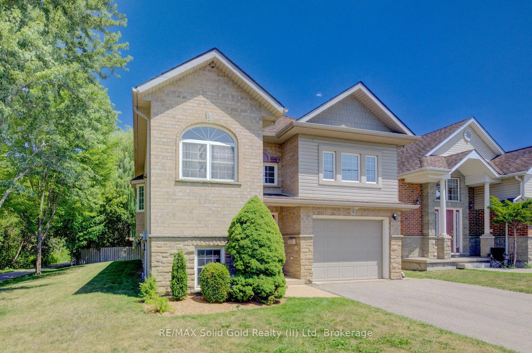 Photo 3 of 2 Smetana Drive, Kitchener — HOMEH