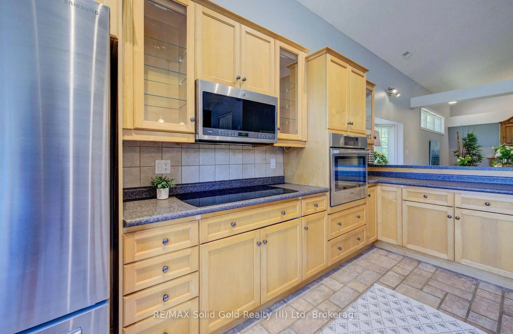 Photo 10 of 2 Smetana Drive, Kitchener — HOMEH