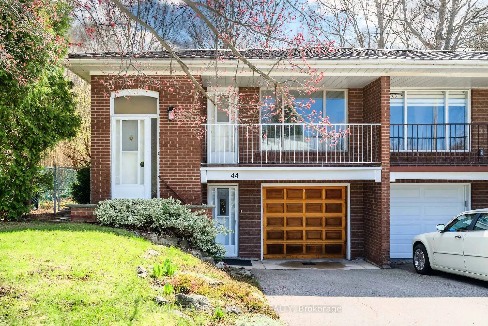 Photo 1 of 44 Harrington Crescent, North York, Bayview Woods-Steeles — HOMEH