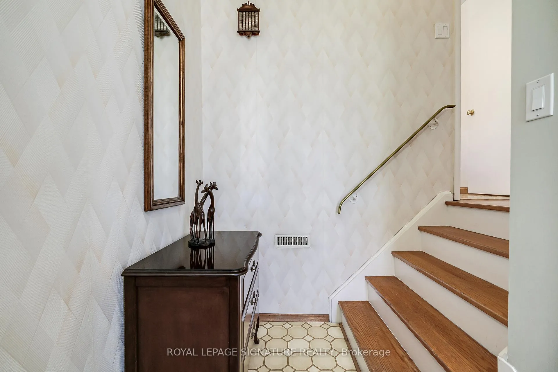 Photo 2 of 44 Harrington Crescent, North York, Bayview Woods-Steeles — HOMEH