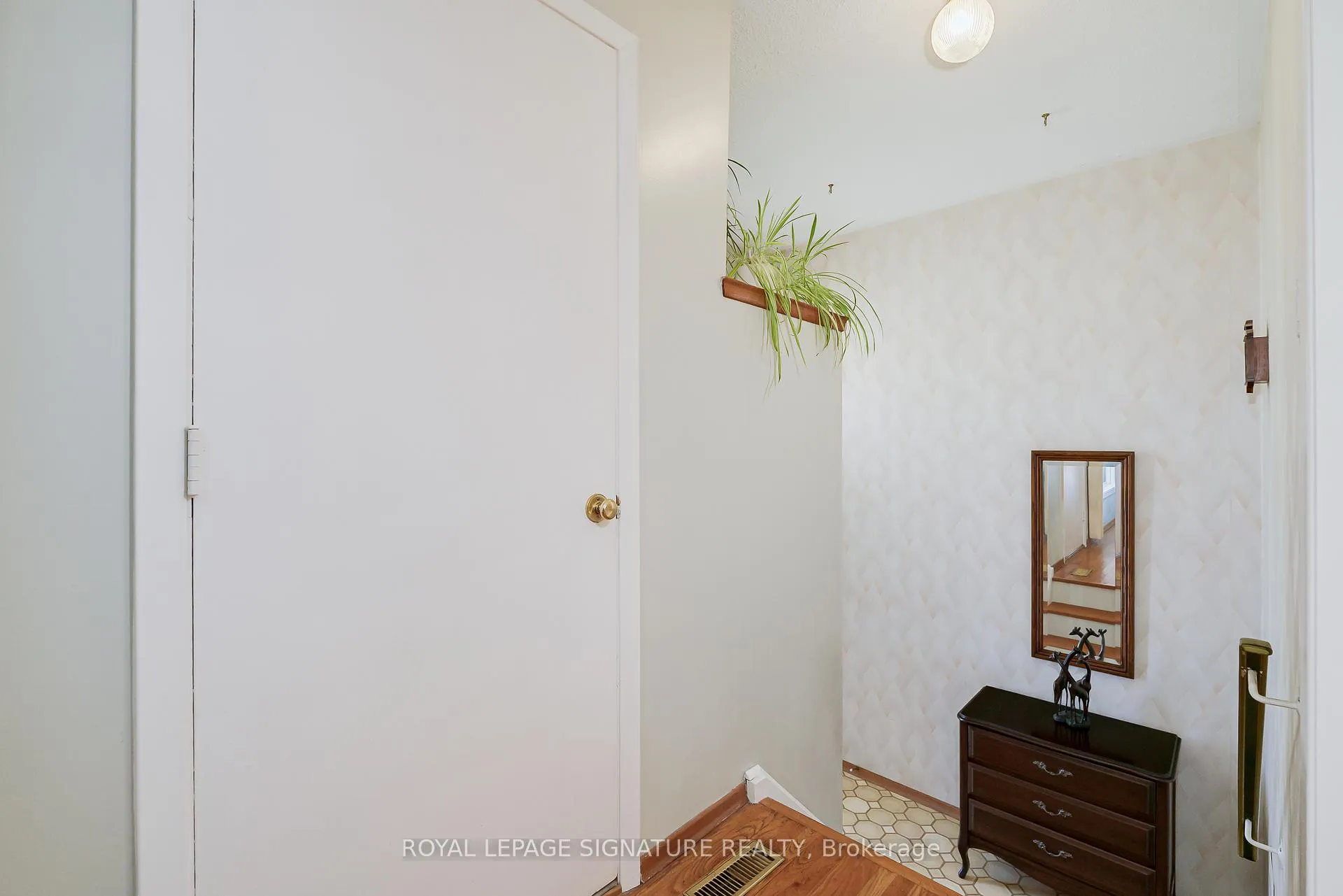Photo 3 of 44 Harrington Crescent, North York, Bayview Woods-Steeles — HOMEH