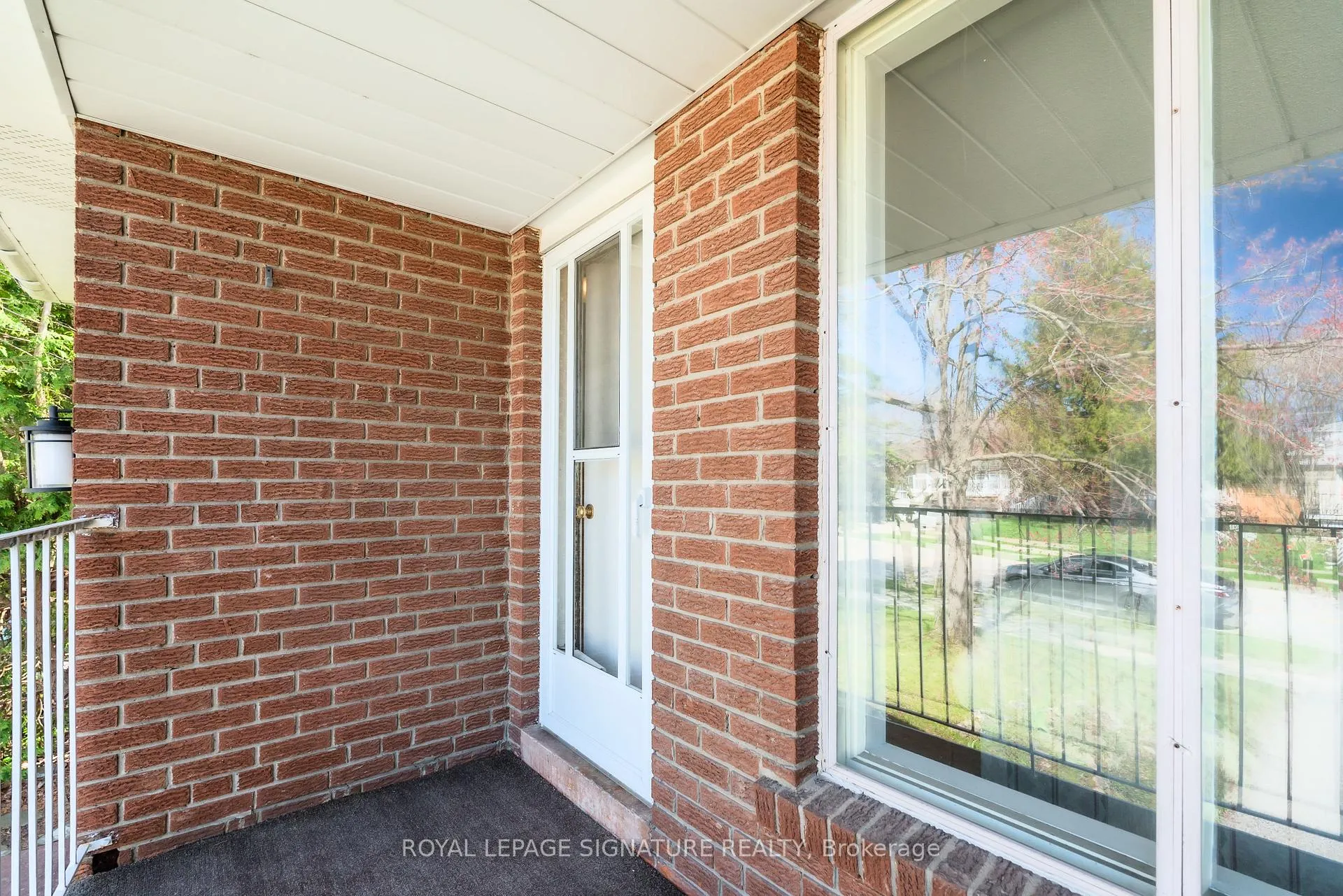 Photo 5 of 44 Harrington Crescent, North York, Bayview Woods-Steeles — HOMEH