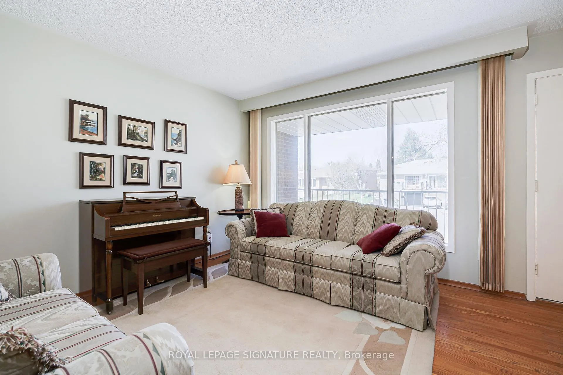 Photo 8 of 44 Harrington Crescent, North York, Bayview Woods-Steeles — HOMEH
