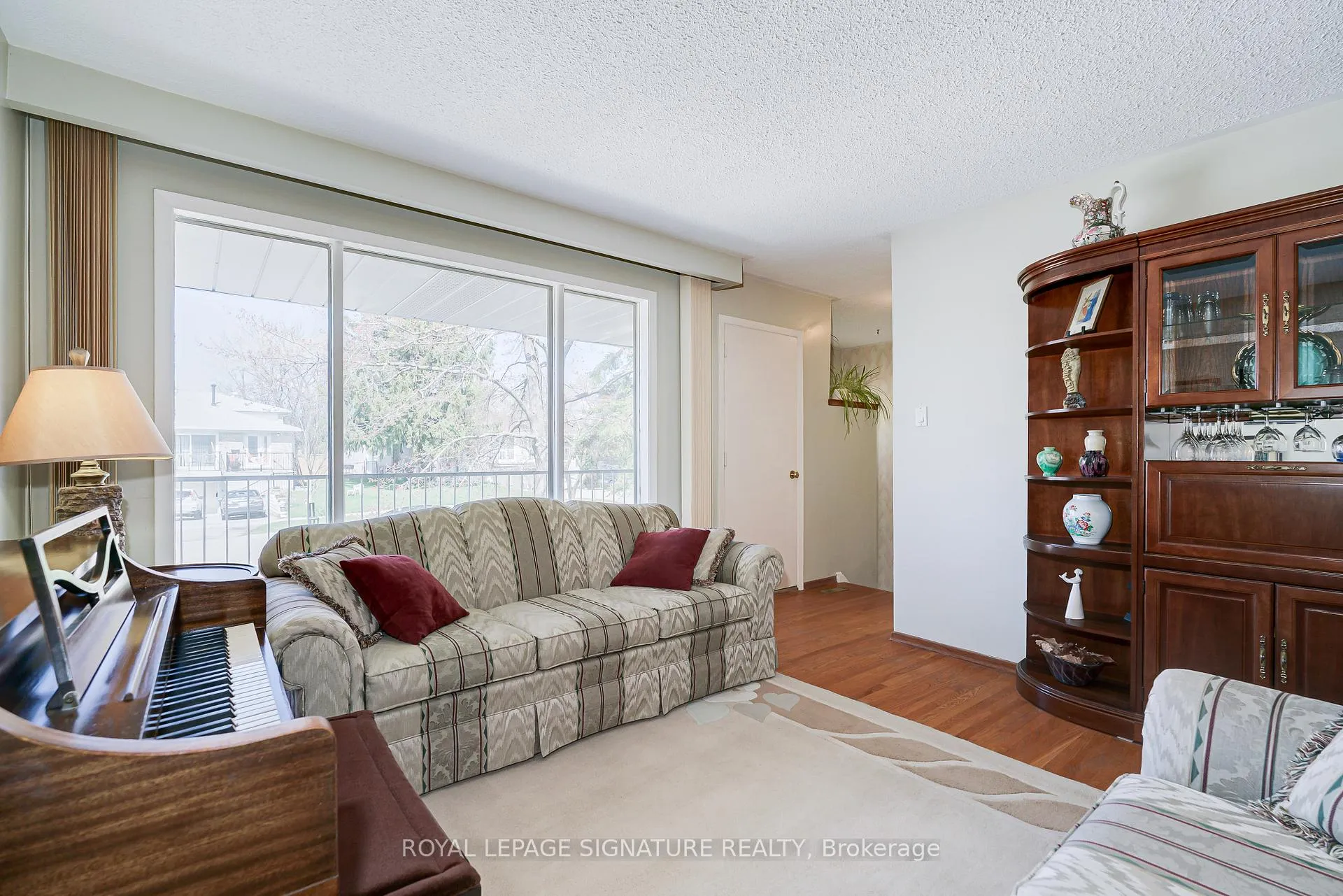Photo 9 of 44 Harrington Crescent, North York, Bayview Woods-Steeles — HOMEH