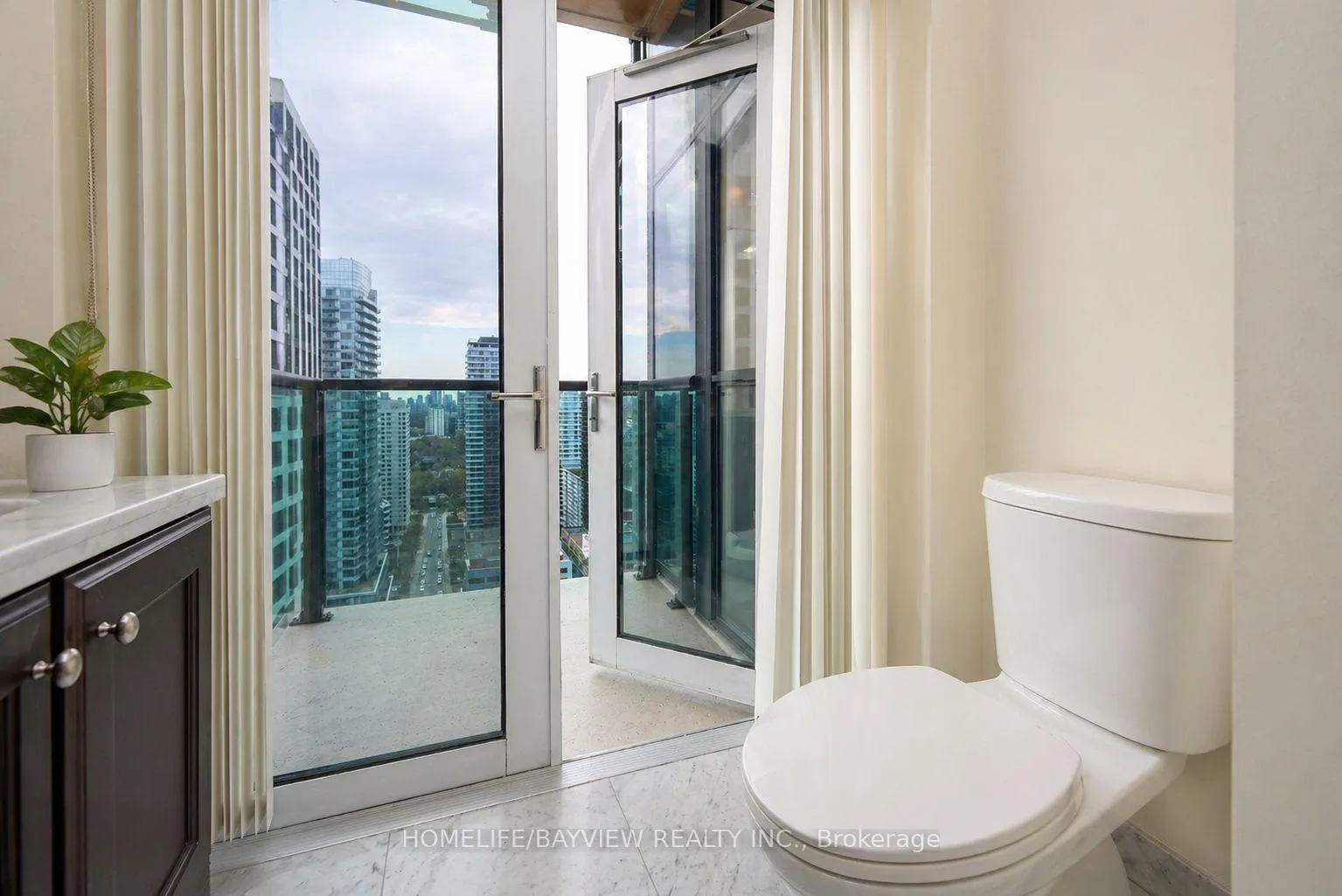 Photo 15 of Unit 2614, 70 Roehampton Avenue, Toronto, Mount Pleasant West — HOMEH