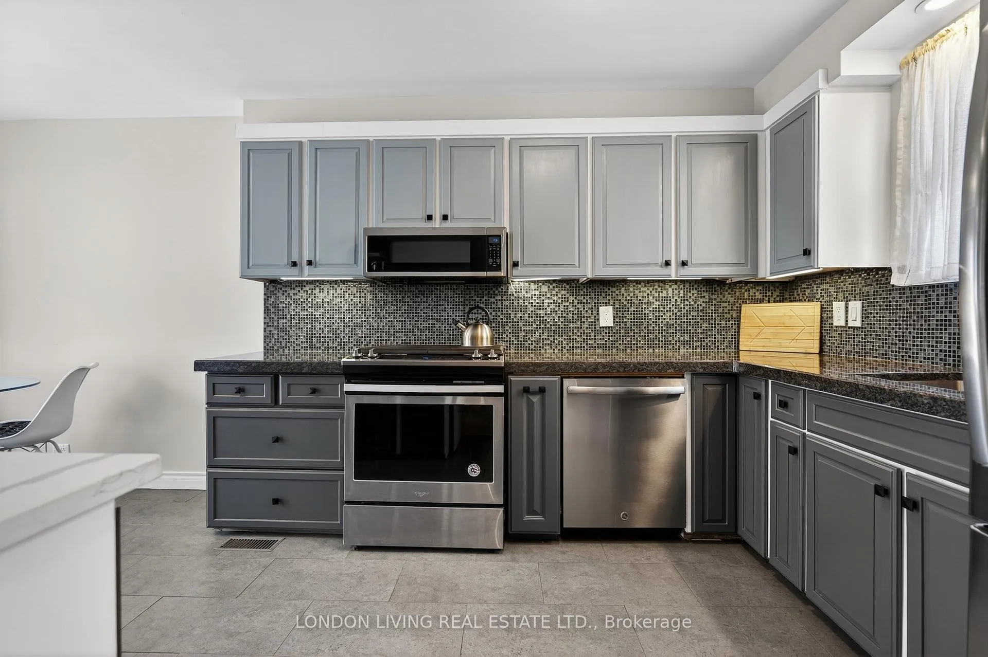 Photo 10 of 141 Bruce Street, London, South F — HOMEH