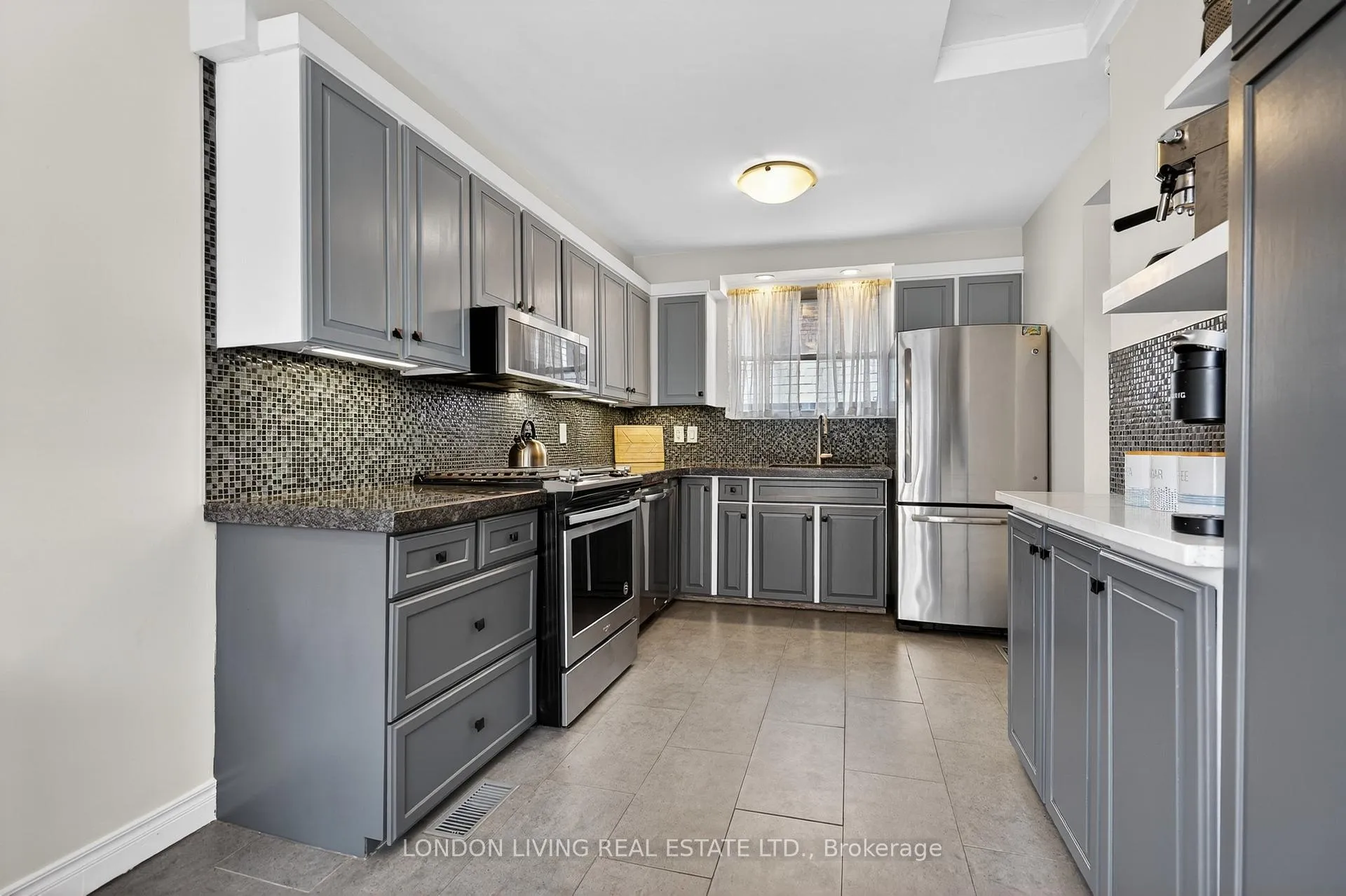 Photo 11 of 141 Bruce Street, London, South F — HOMEH