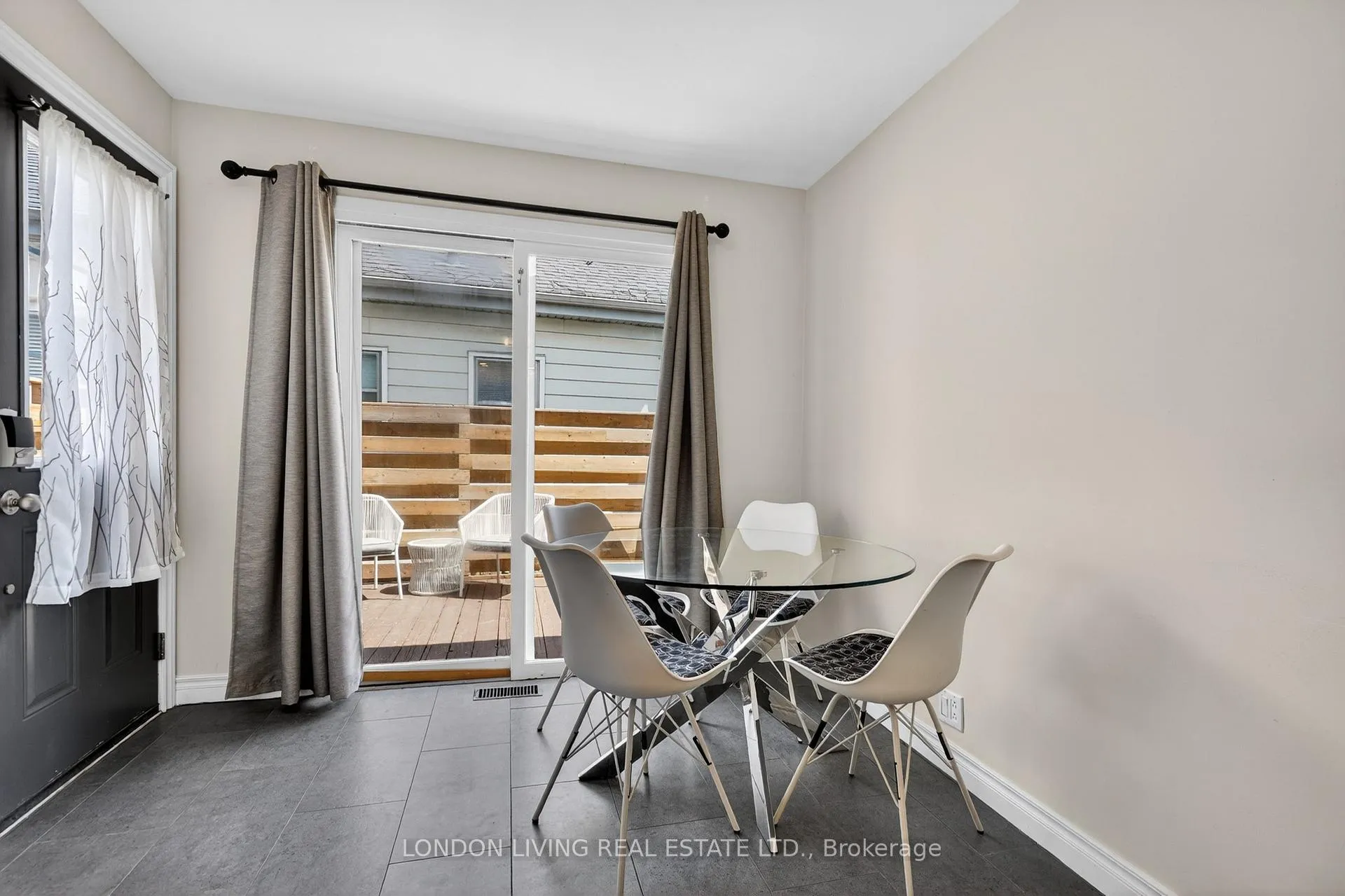 Photo 13 of 141 Bruce Street, London, South F — HOMEH