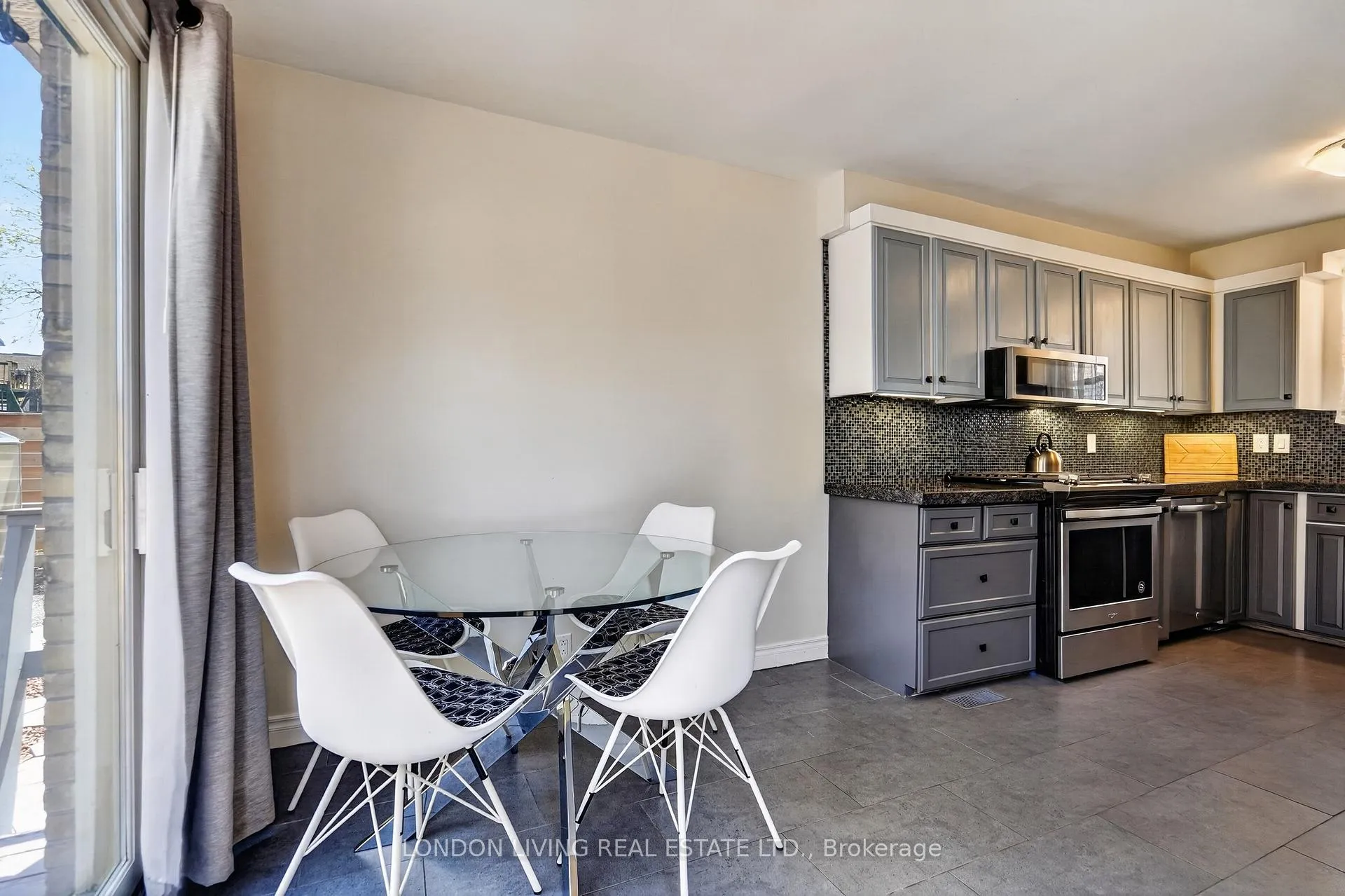 Photo 14 of 141 Bruce Street, London, South F — HOMEH