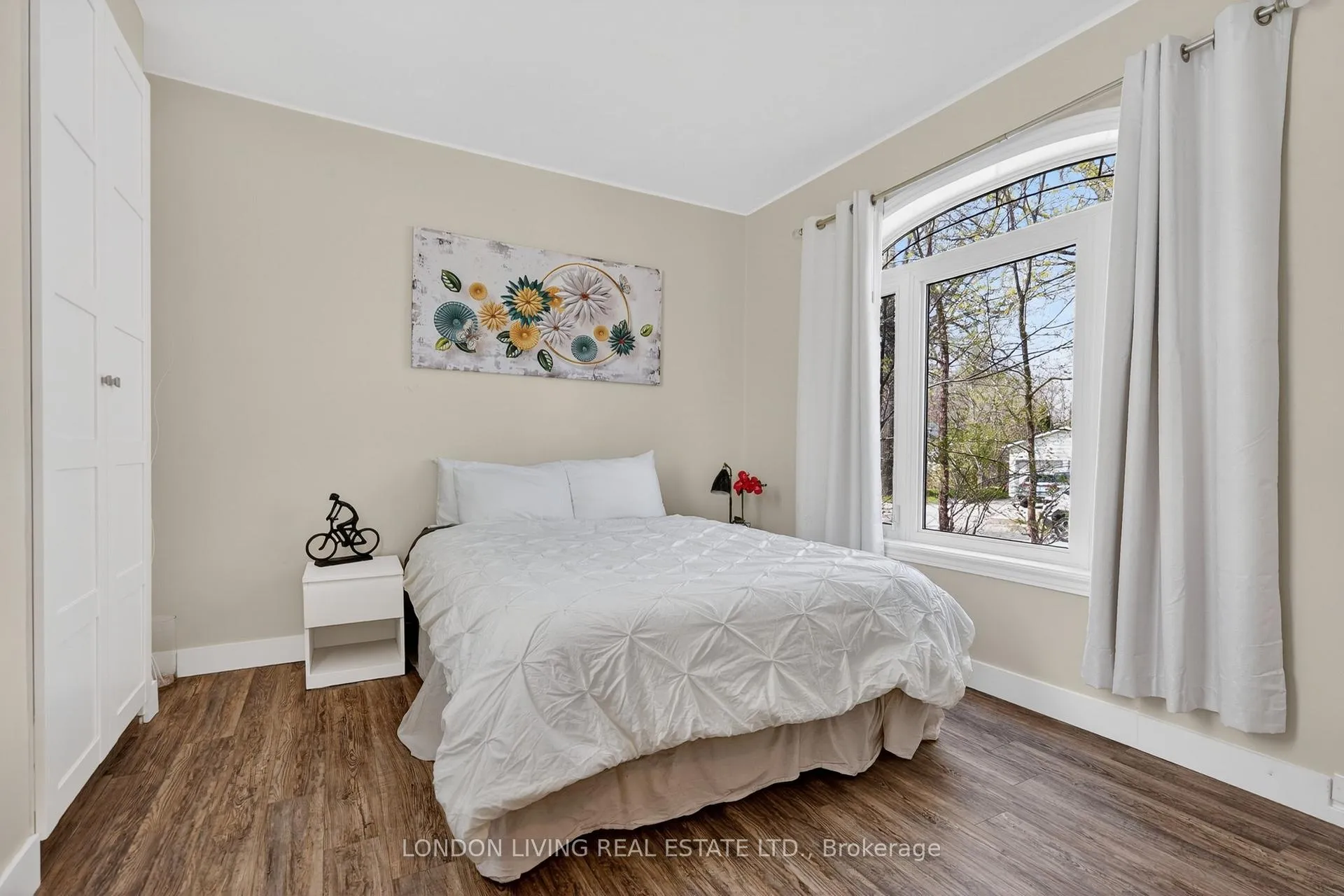 Photo 15 of 141 Bruce Street, London, South F — HOMEH