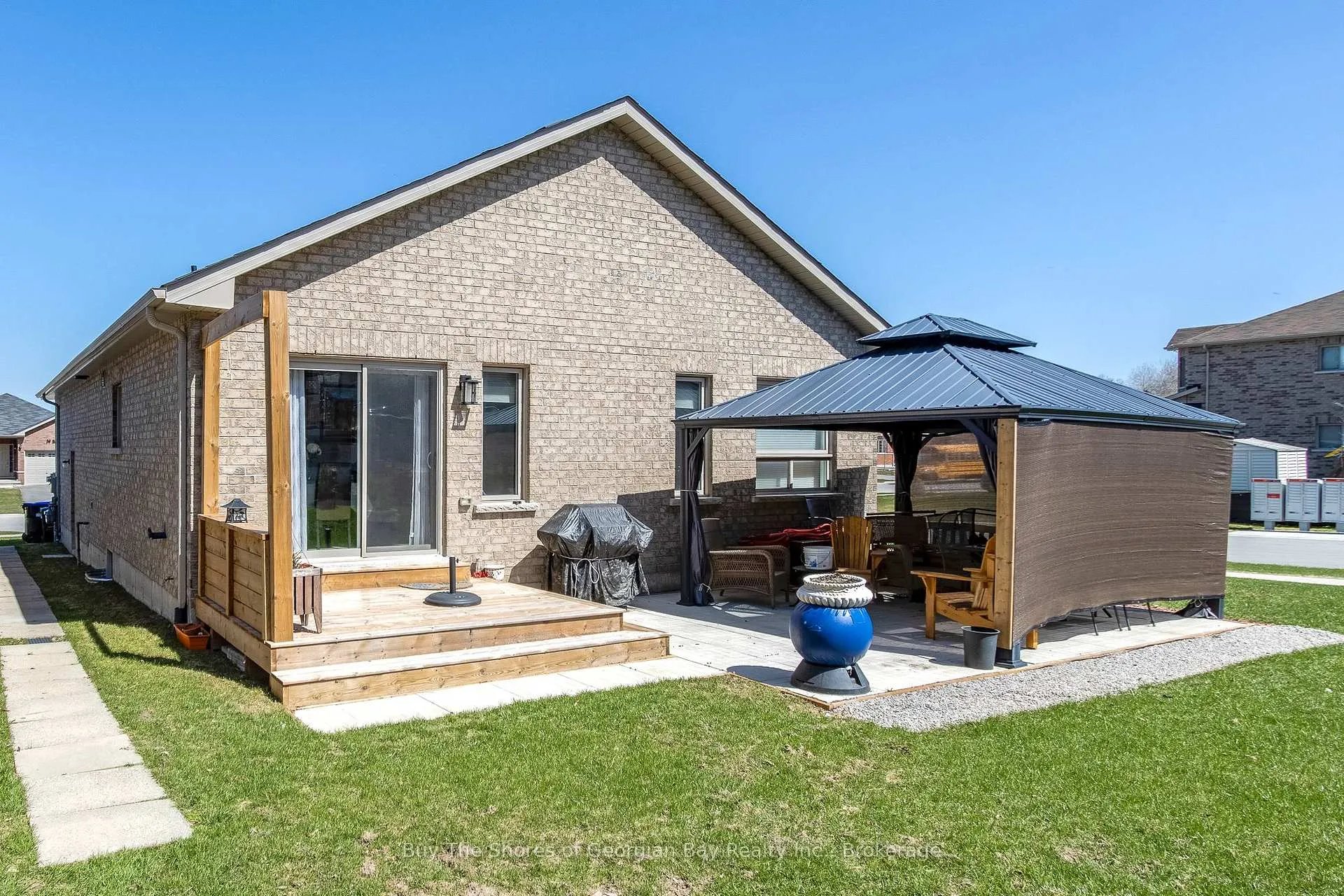 Photo 3 of 27 Beausoleil Drive, Penetanguishene — HOMEH