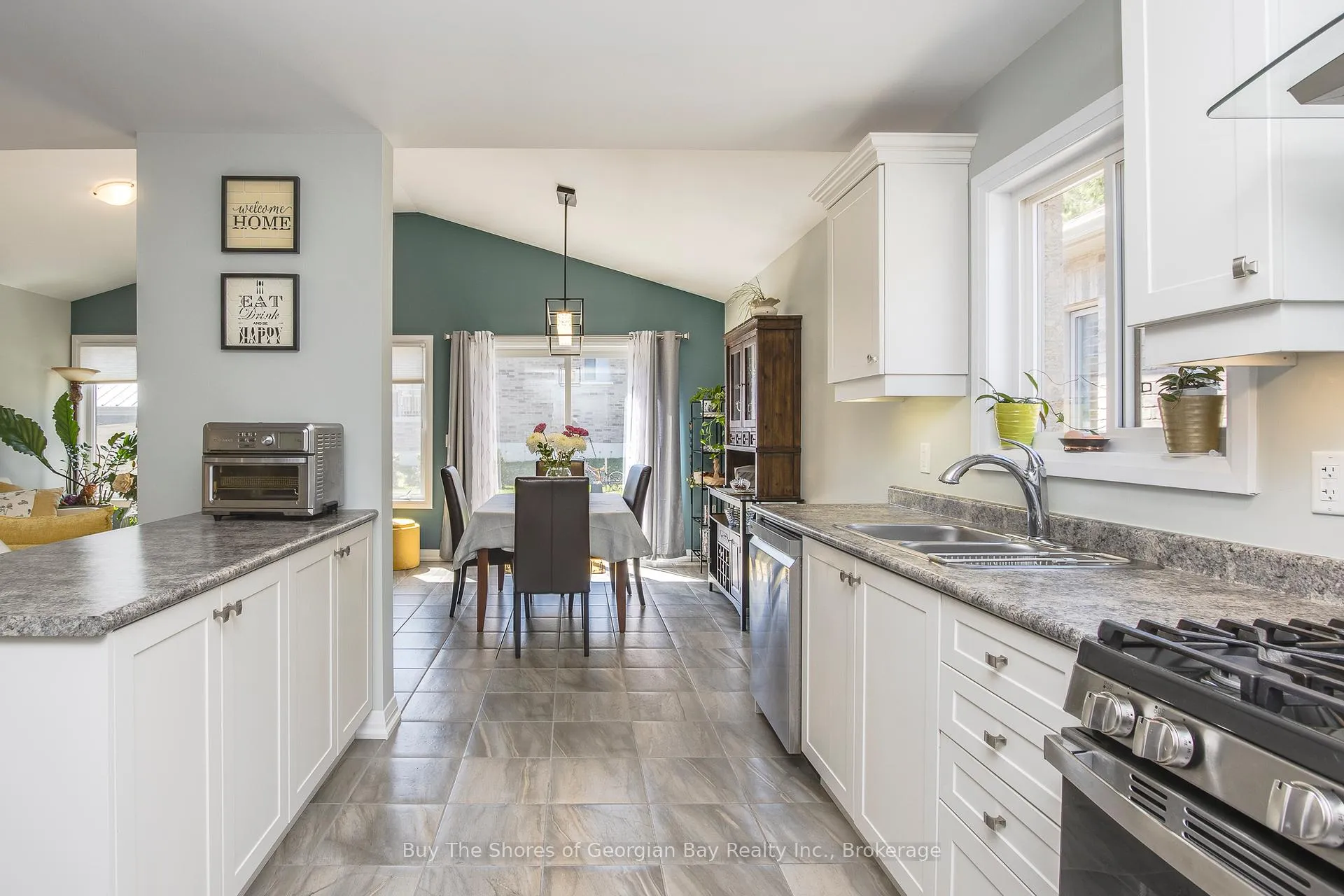 Photo 11 of 27 Beausoleil Drive, Penetanguishene — HOMEH
