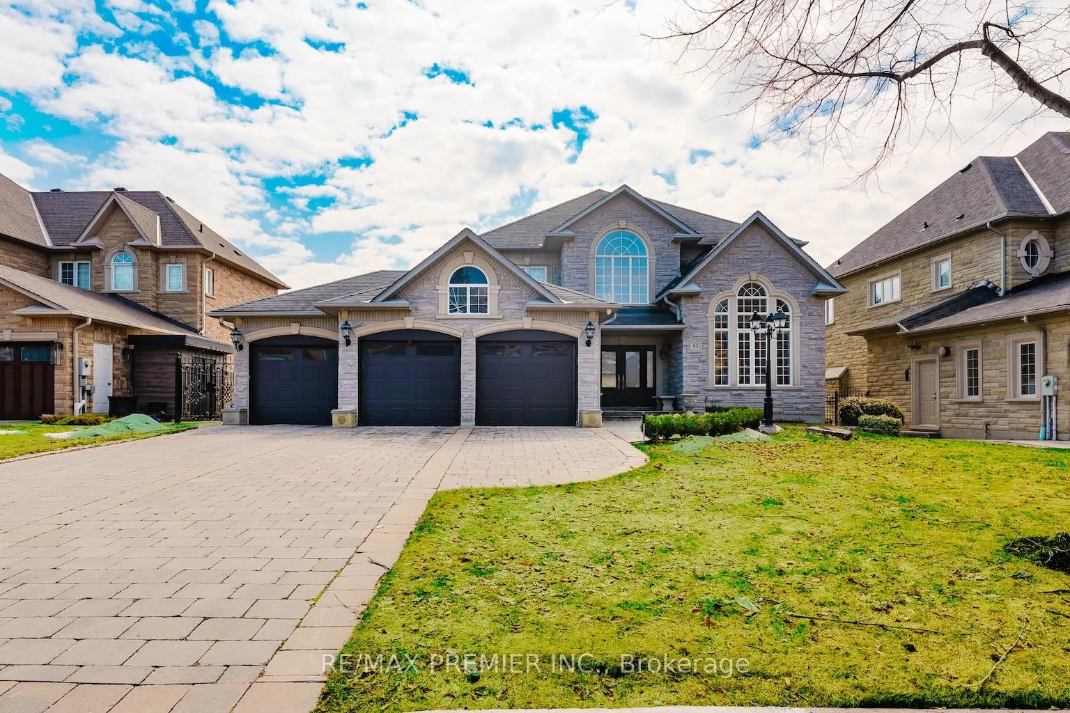 Photo 2 of 85 Gregory Scott Drive, Vaughan, Islington Woods — HOMEH