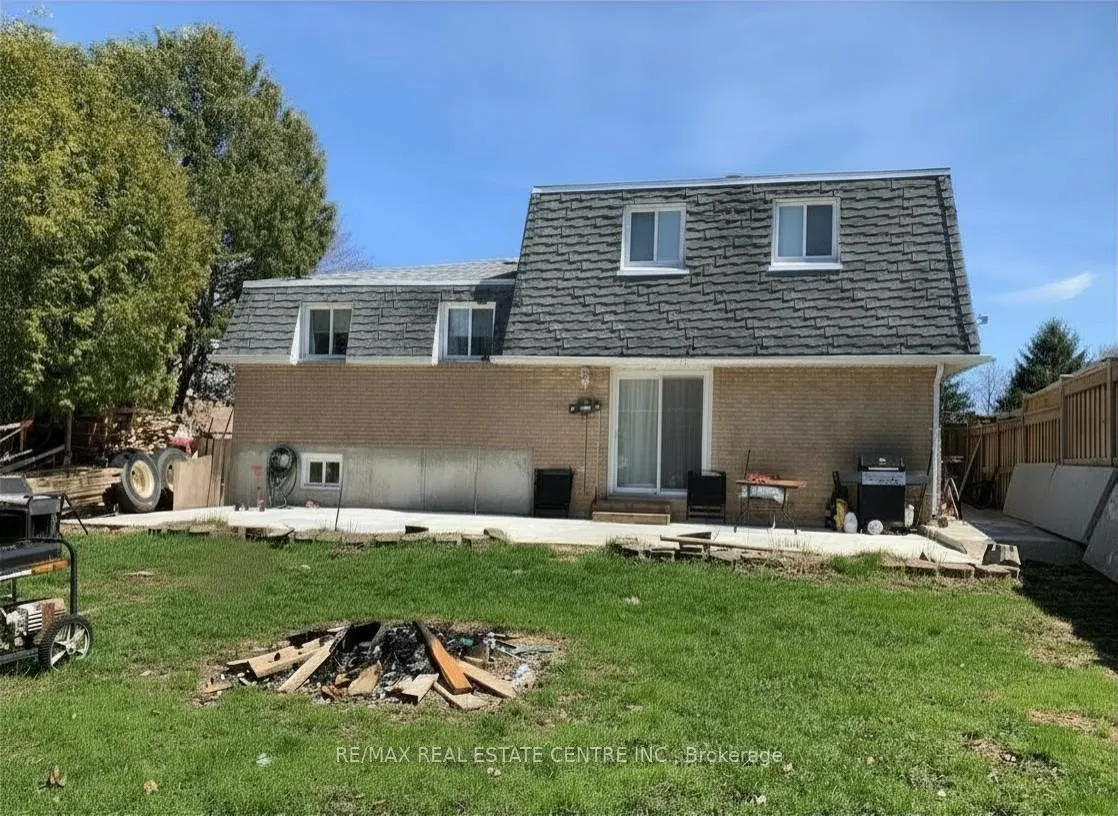 Photo 2 of 94 Diane Drive, Orangeville — HOMEH