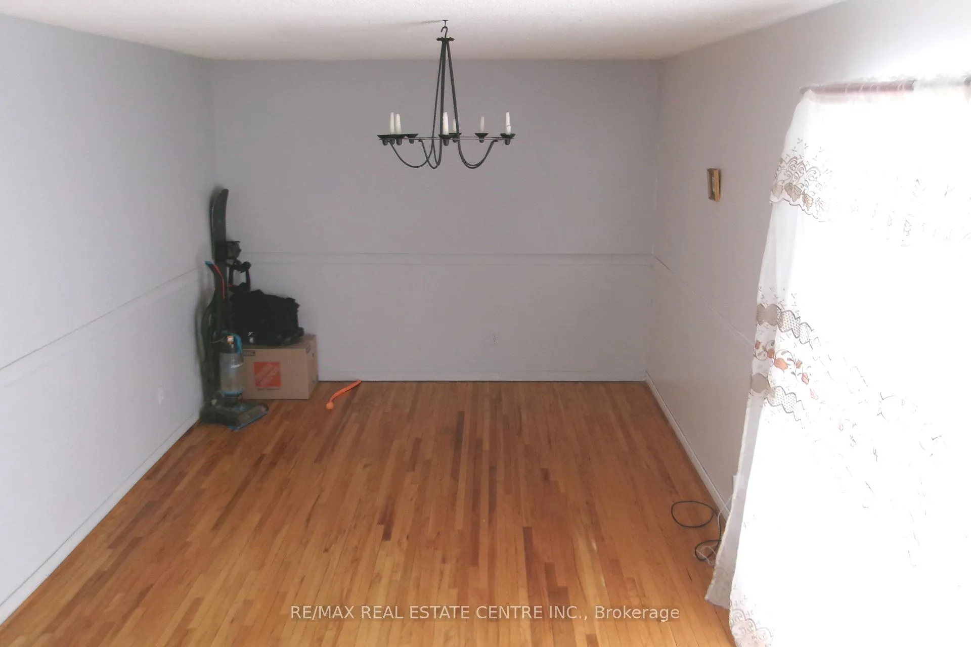 Photo 4 of 94 Diane Drive, Orangeville — HOMEH