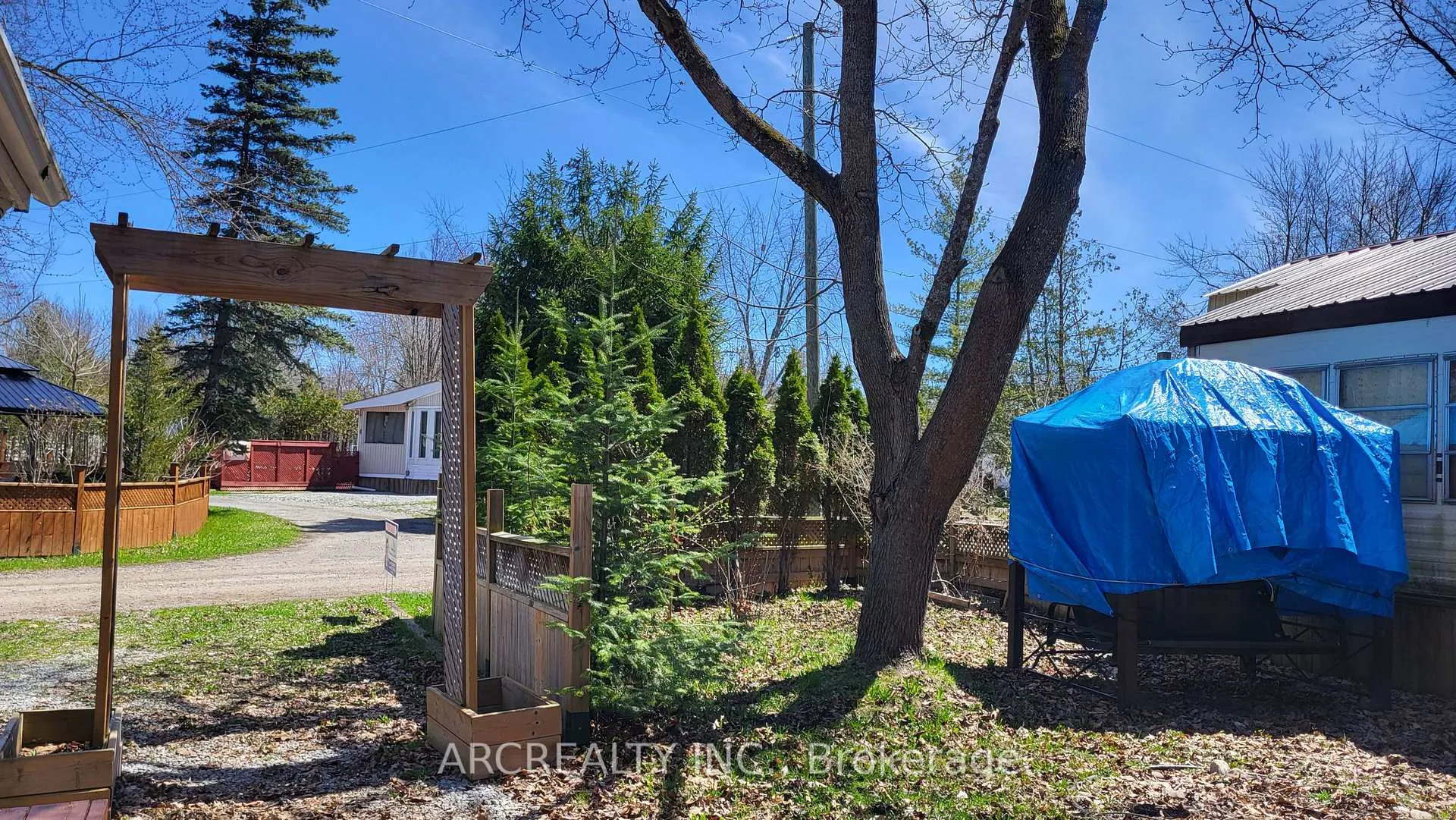 Photo 5 of 13 Horseshoe Circle, Georgina, Pefferlaw — HOMEH