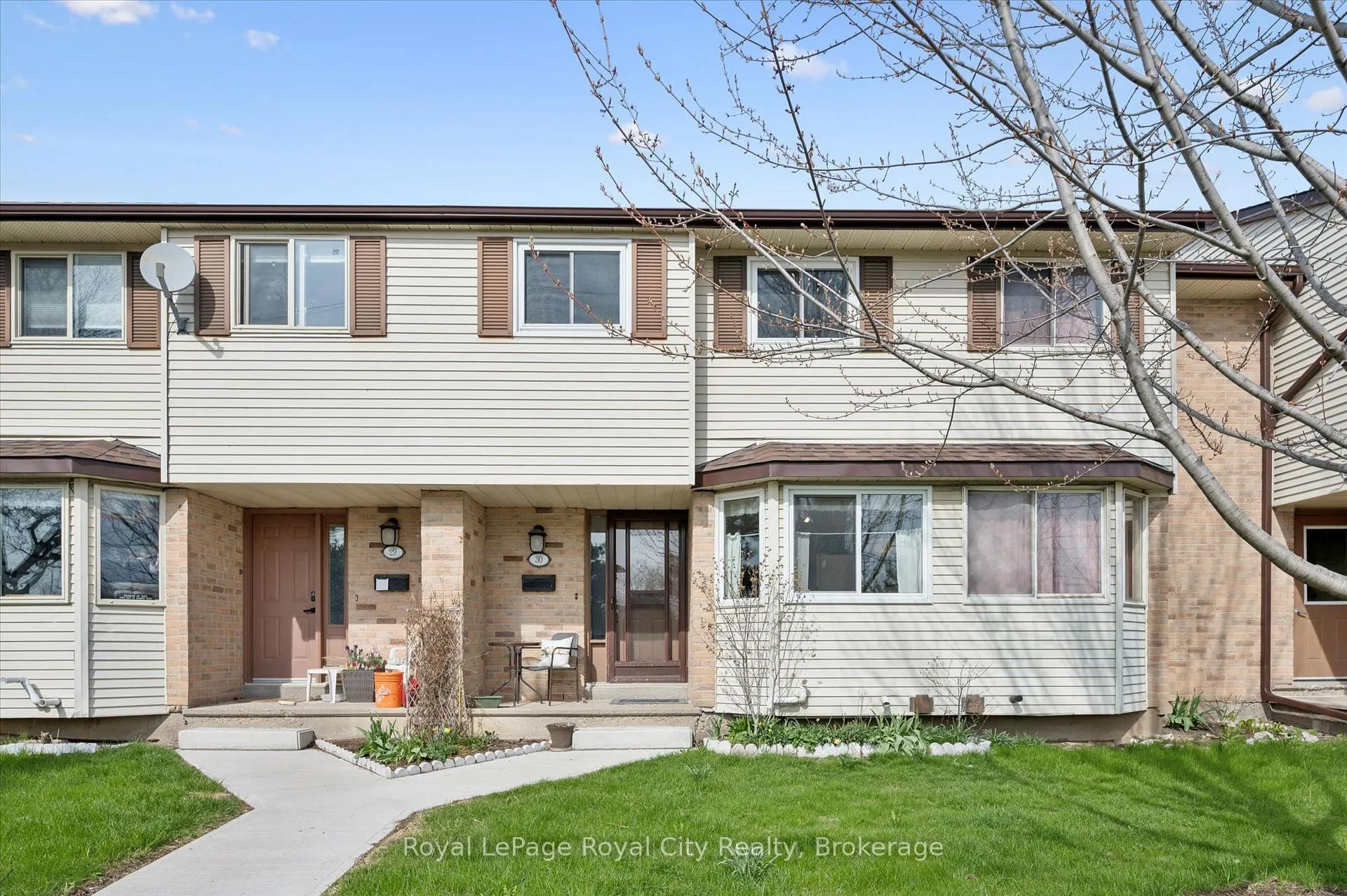 Photo 1 of Unit 30, 40 Silvercreek Parkway N, Guelph, Junction/Onward Willow — HOMEH