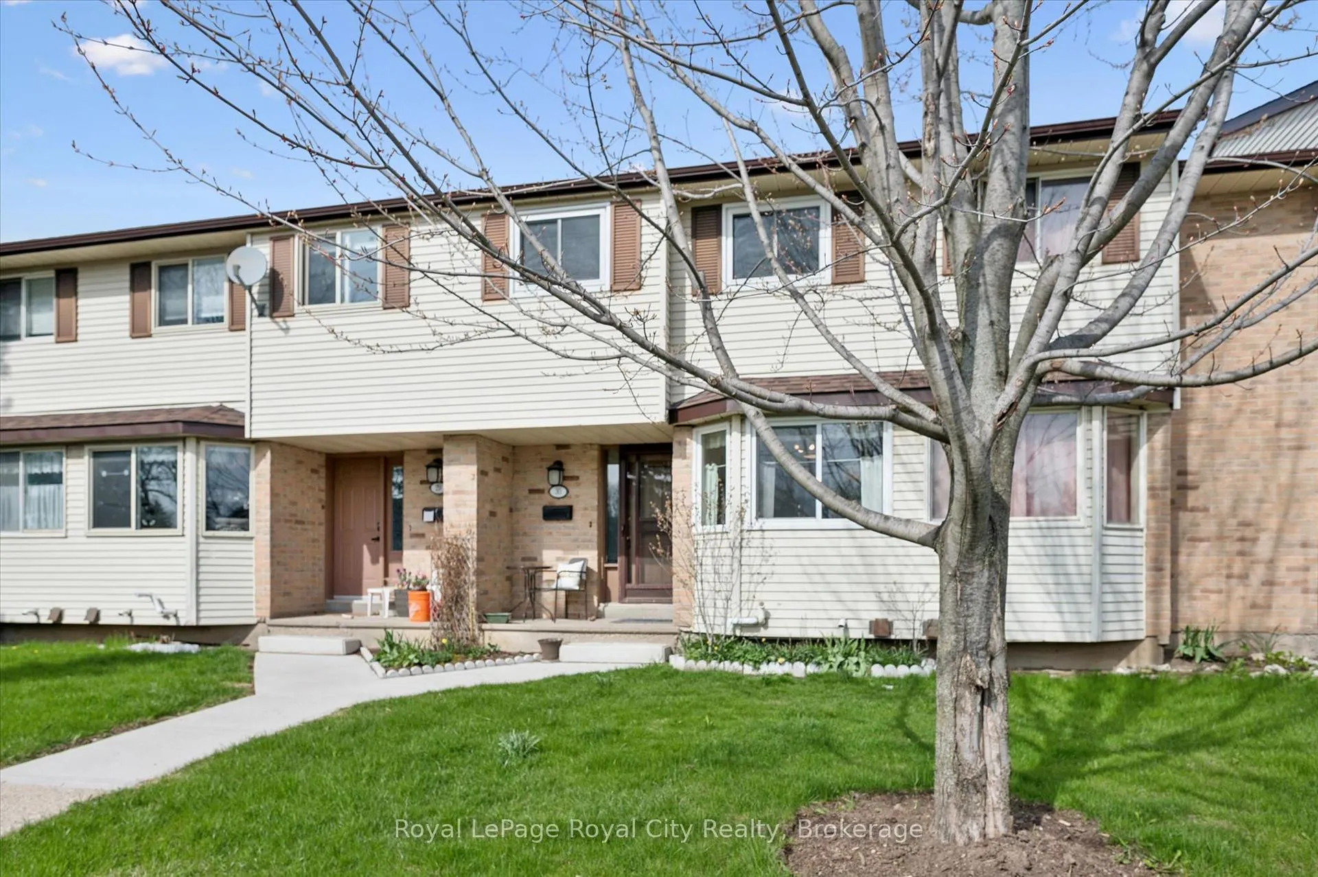Photo 2 of Unit 30, 40 Silvercreek Parkway N, Guelph, Junction/Onward Willow — HOMEH