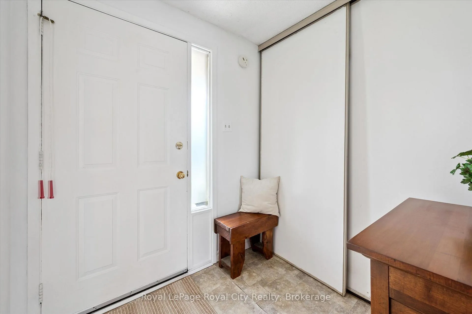 Photo 5 of Unit 30, 40 Silvercreek Parkway N, Guelph, Junction/Onward Willow — HOMEH