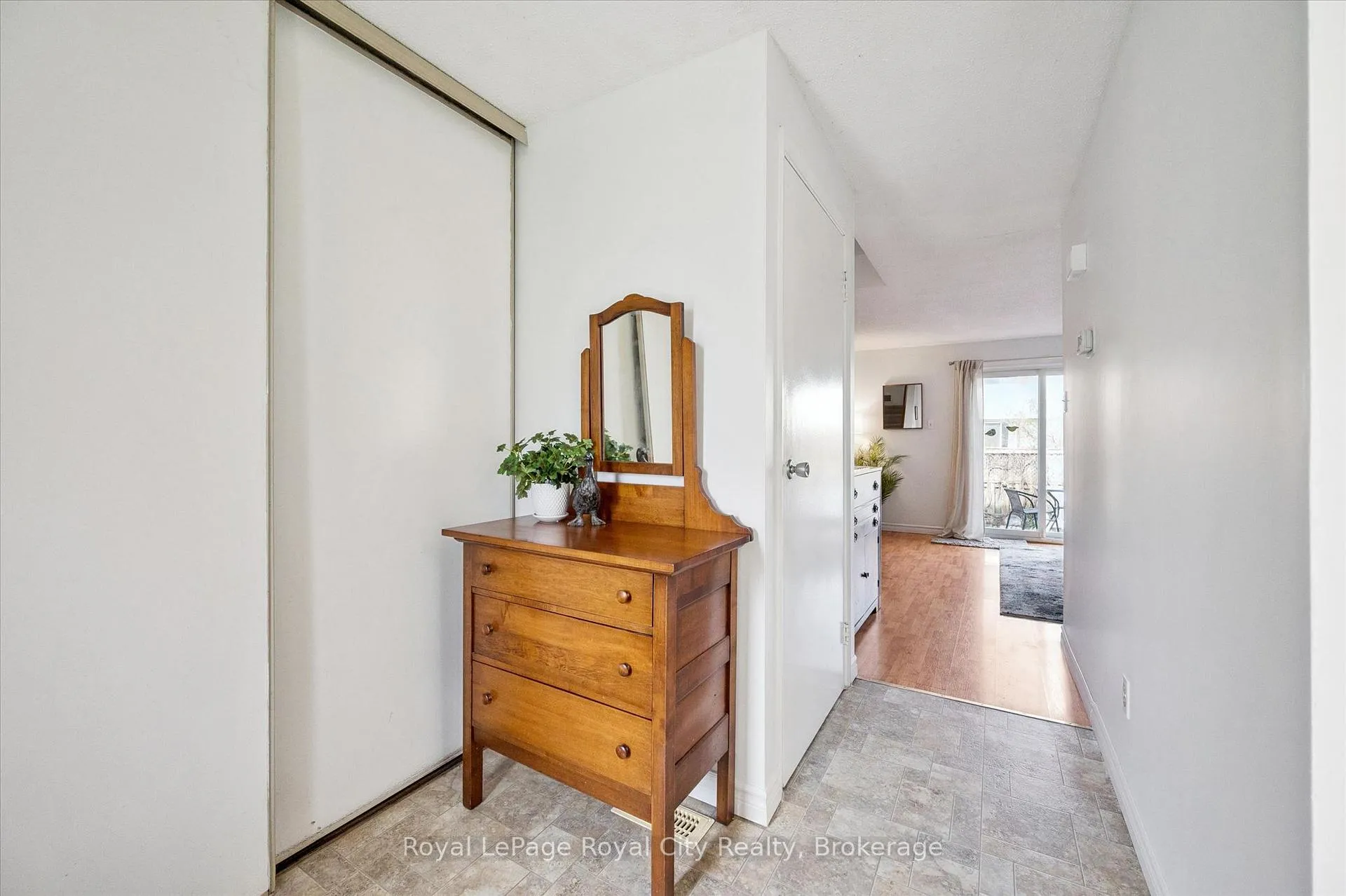 Photo 6 of Unit 30, 40 Silvercreek Parkway N, Guelph, Junction/Onward Willow — HOMEH