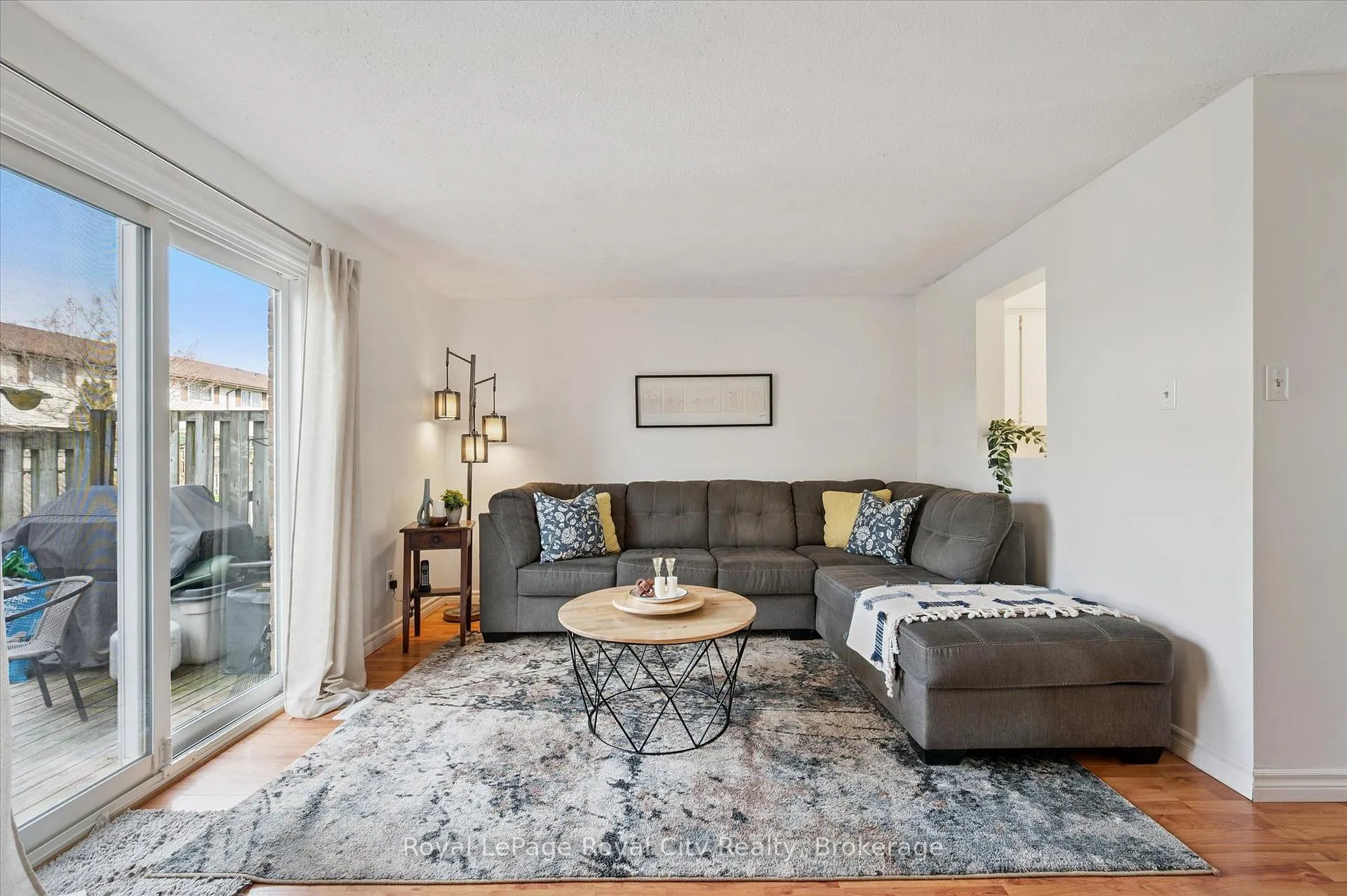 Photo 8 of Unit 30, 40 Silvercreek Parkway N, Guelph, Junction/Onward Willow — HOMEH