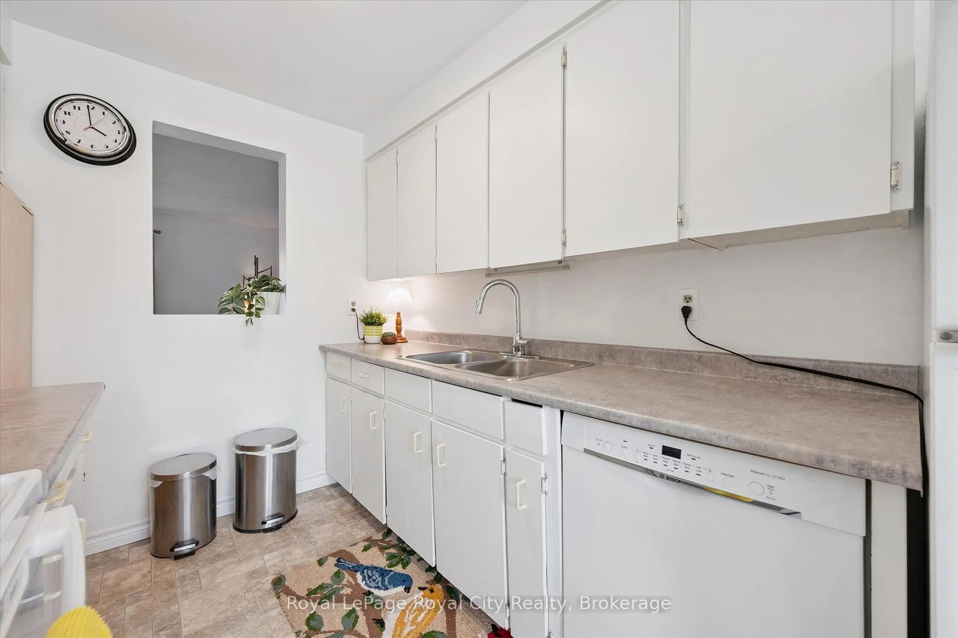 Photo 11 of Unit 30, 40 Silvercreek Parkway N, Guelph, Junction/Onward Willow — HOMEH