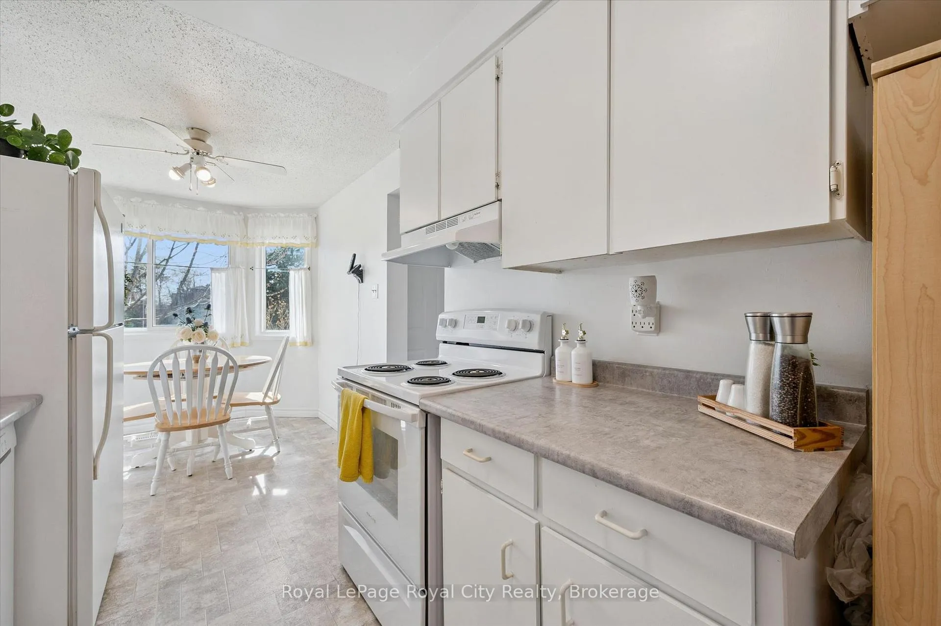 Photo 13 of Unit 30, 40 Silvercreek Parkway N, Guelph, Junction/Onward Willow — HOMEH